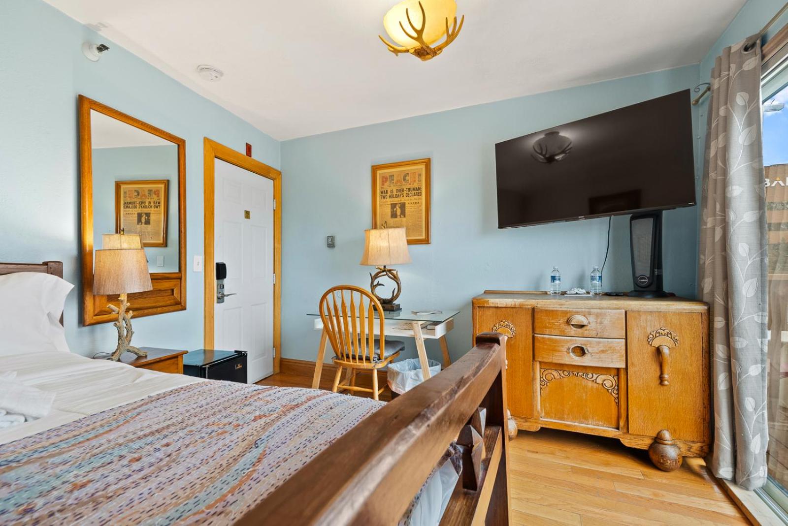 One Double Bed with Shared Bathroom photo 3