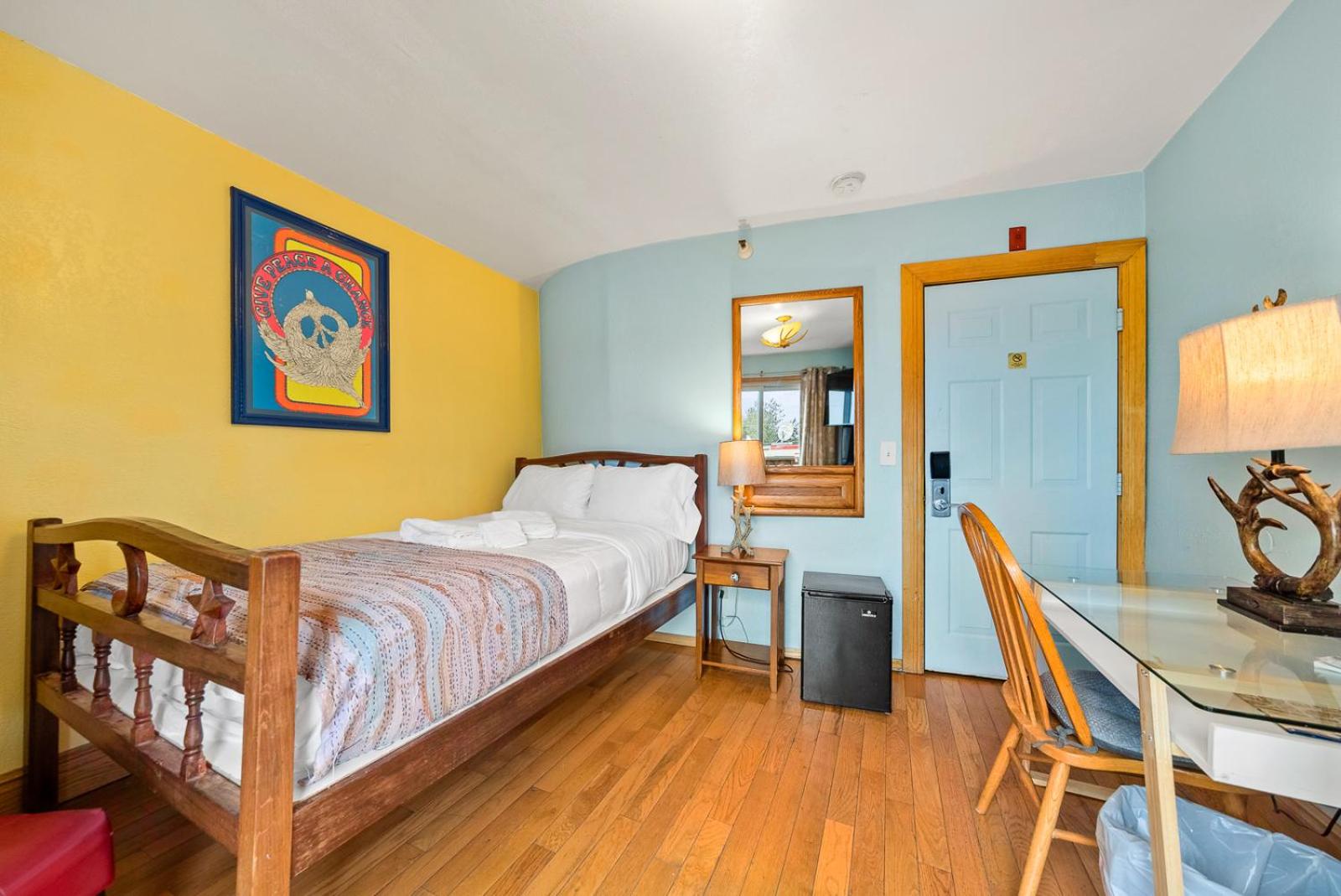 One Double Bed with Shared Bathroom photo 1