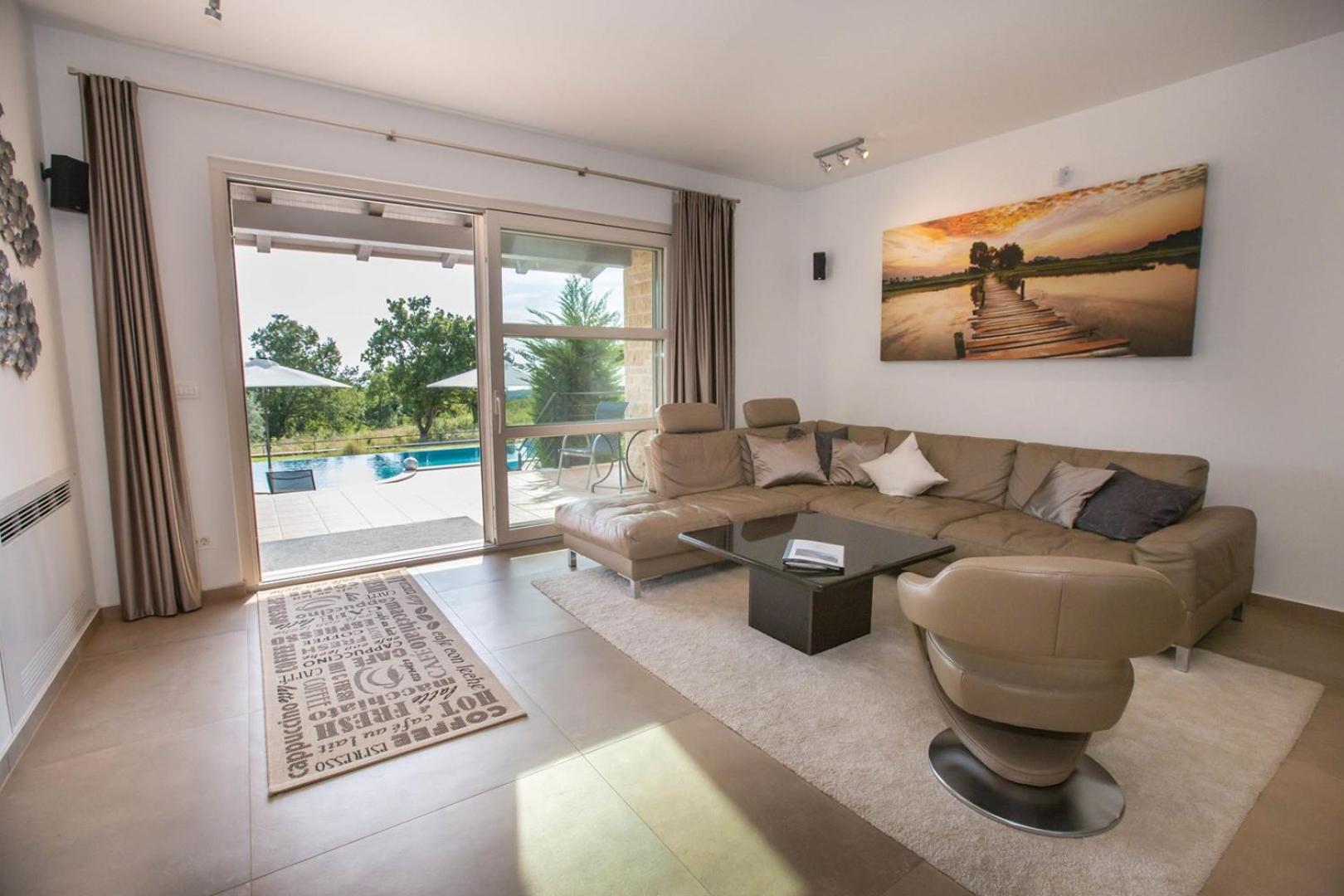 Villa photo 1