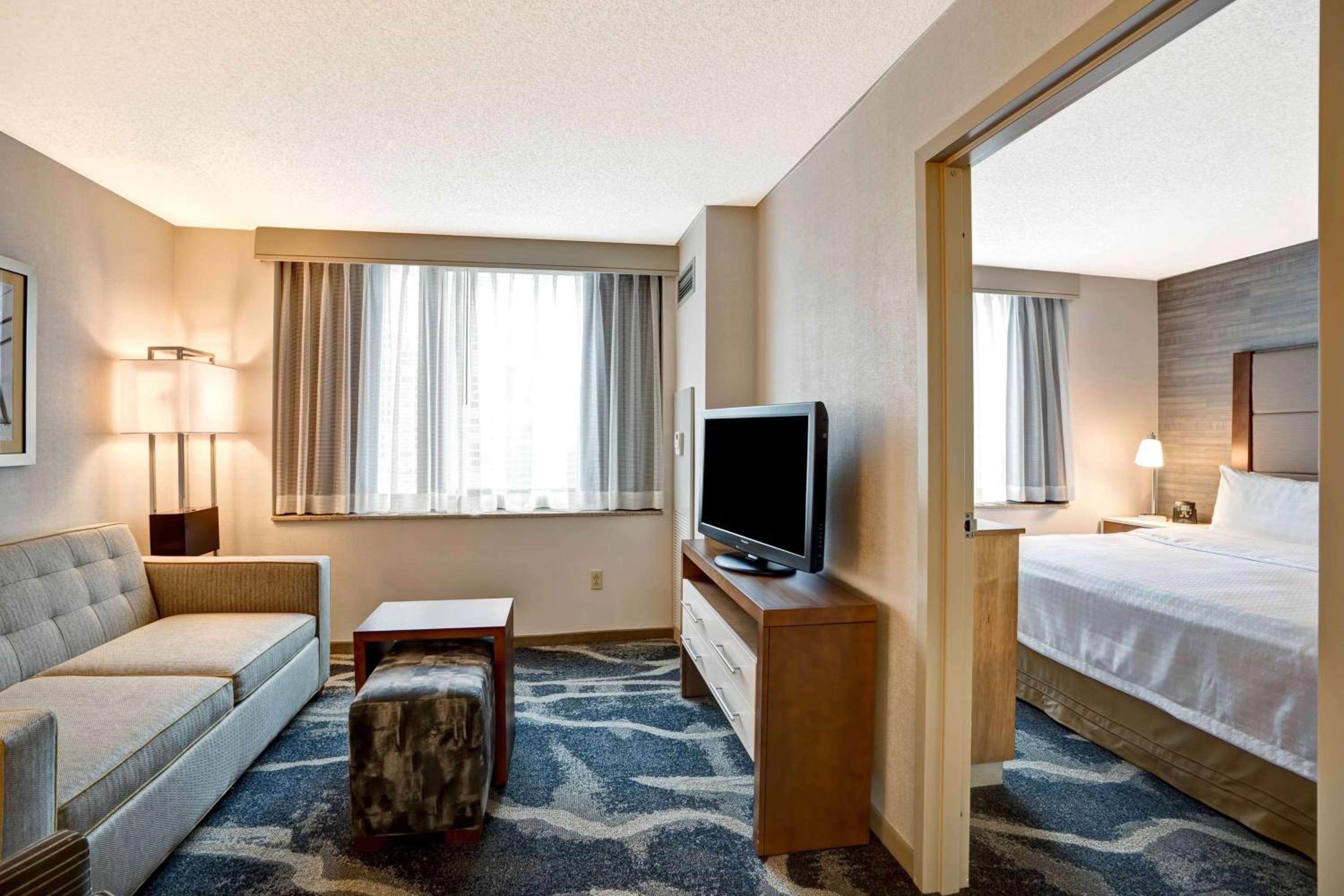 One-Bedroom King Suite - Non-Smoking - Photo 5