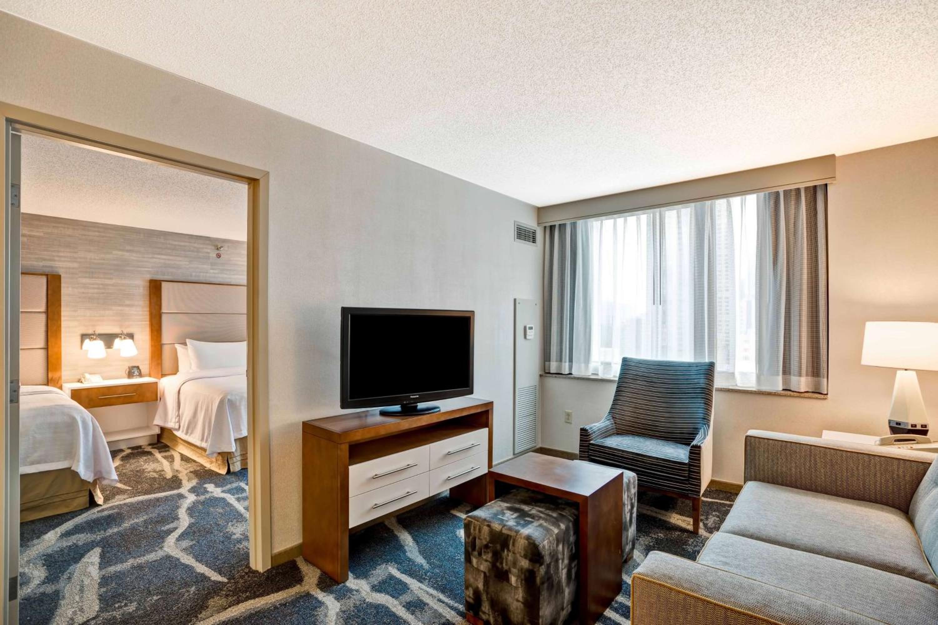 One-Bedroom Queen Suite