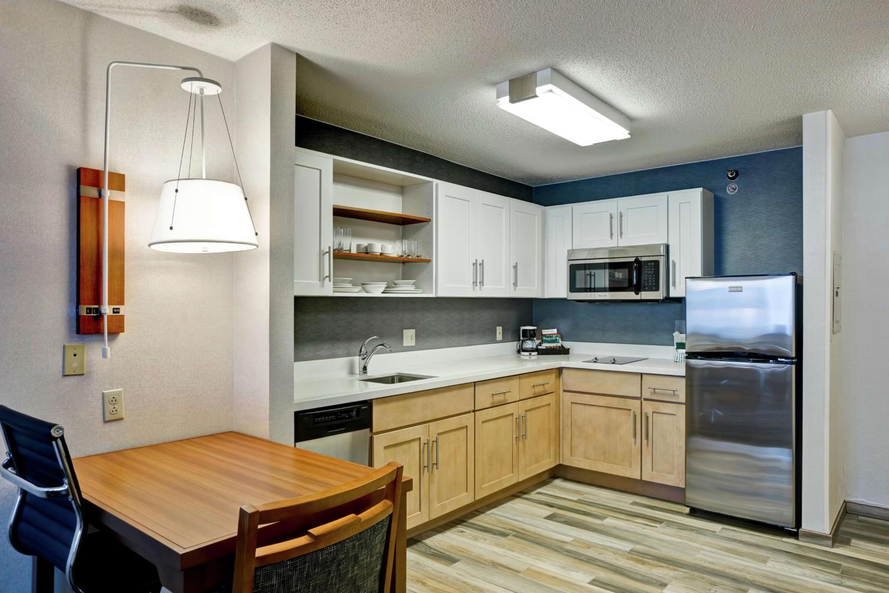 One-Bedroom King Suite - Non-Smoking - Photo 3