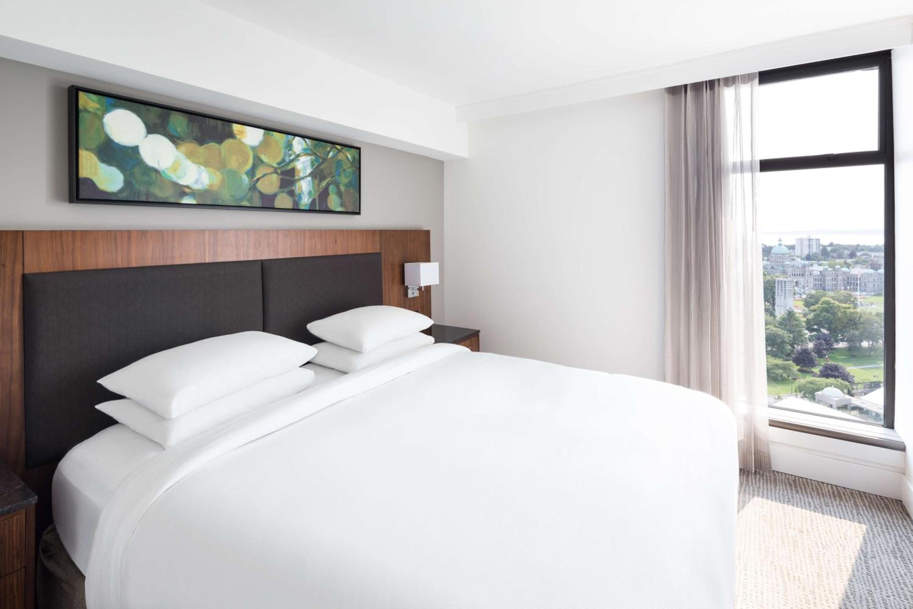 King Suite With View And Balcony