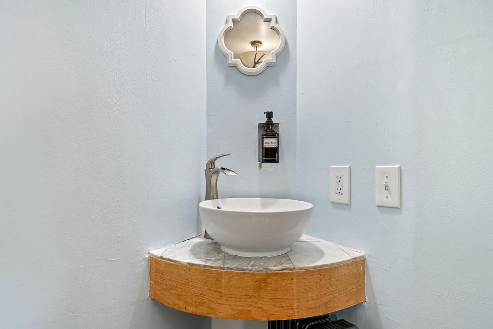 Single Room with Shared Bathroom photo 2