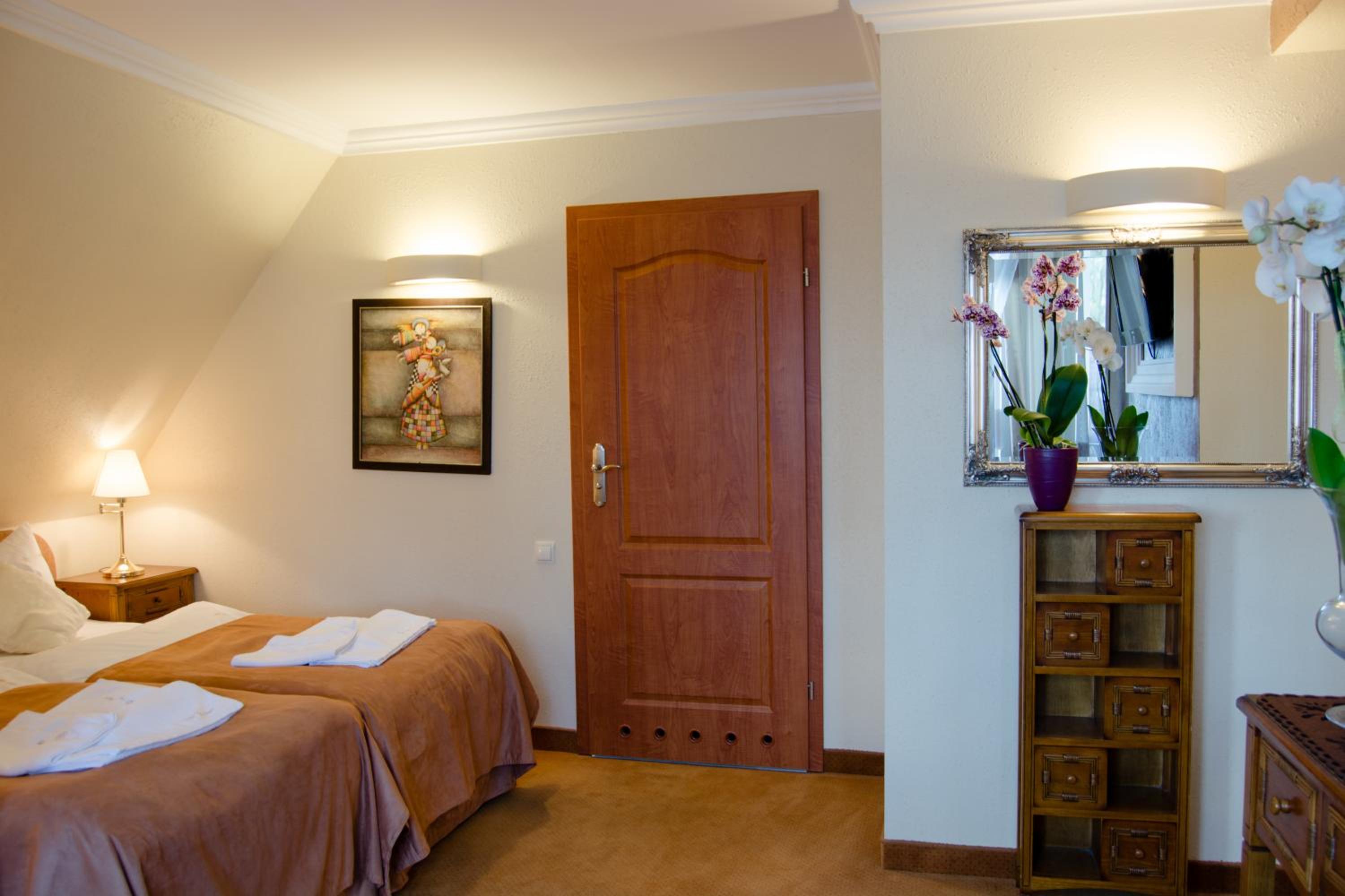 Double or Twin Room - Photo 7