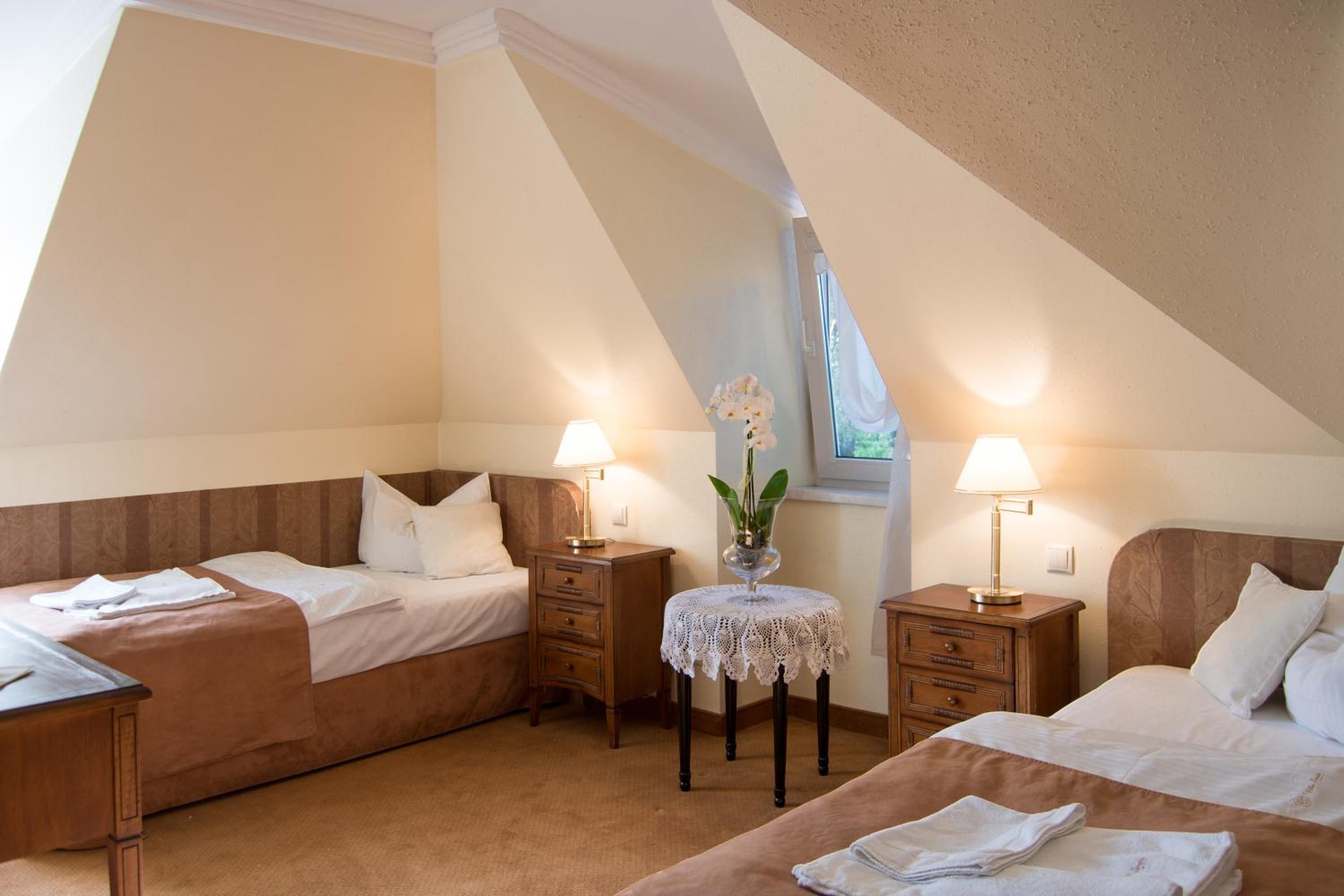 Double or Twin Room - Photo 8