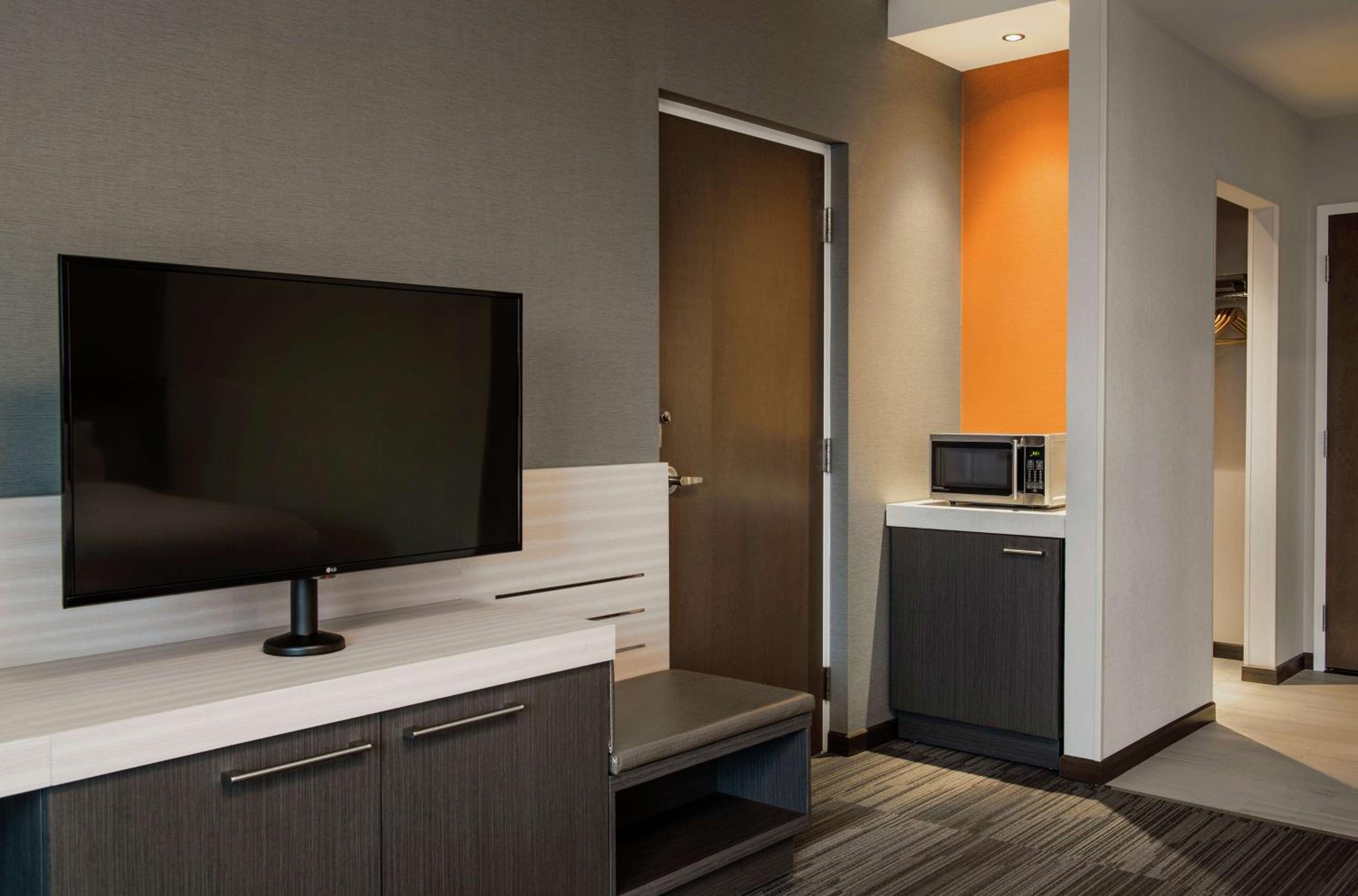 King Room with Roll-In Shower - Mobility and Hearing Accessible