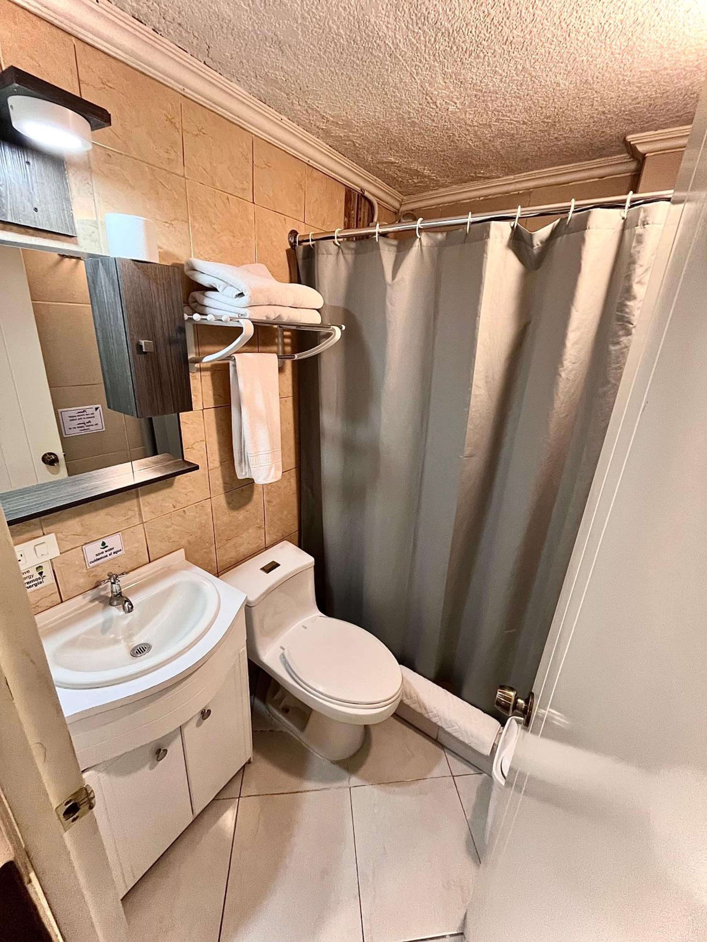 Double Room with Private Bathroom photo 2