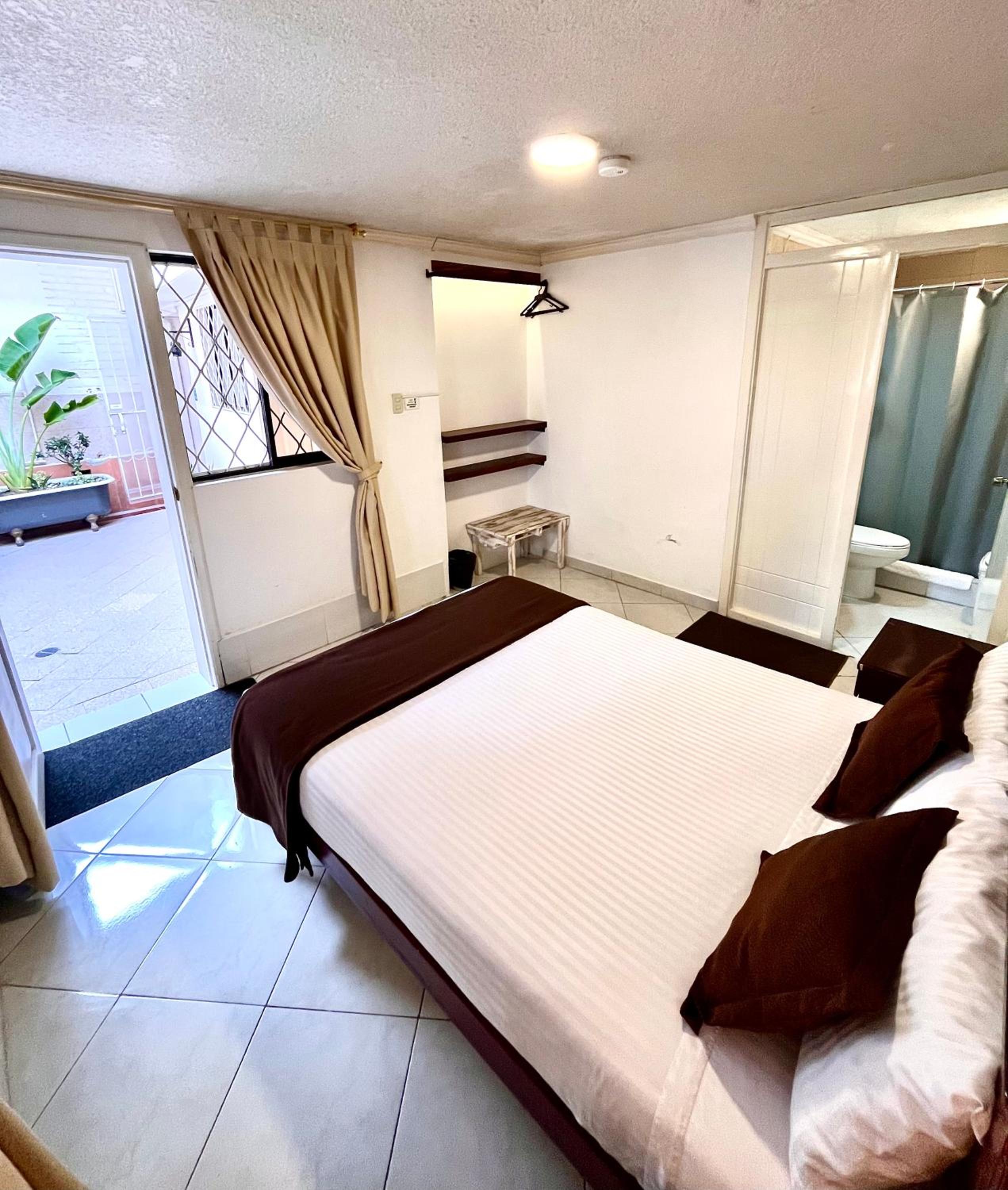 Double Room with Private Bathroom photo 3