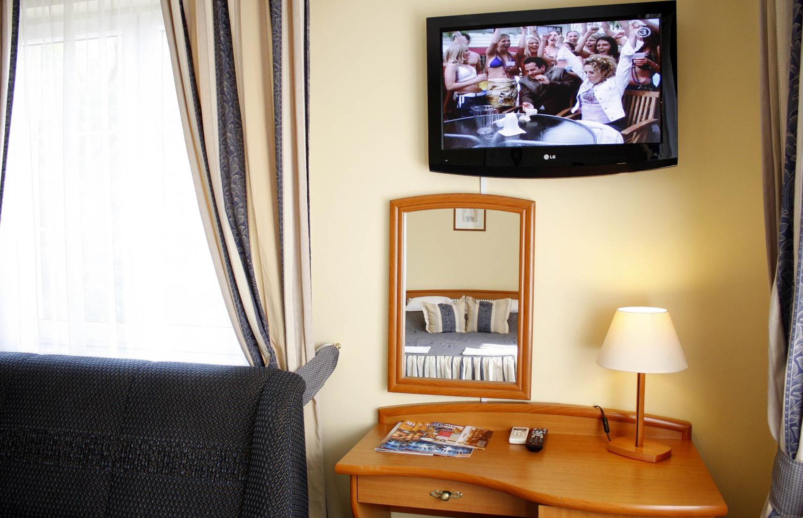 Double or Twin Room - Photo 8