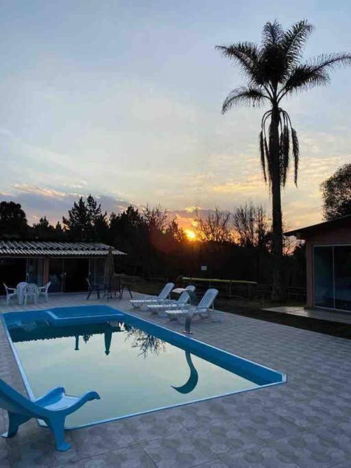 Six-Bedroom House photo 2