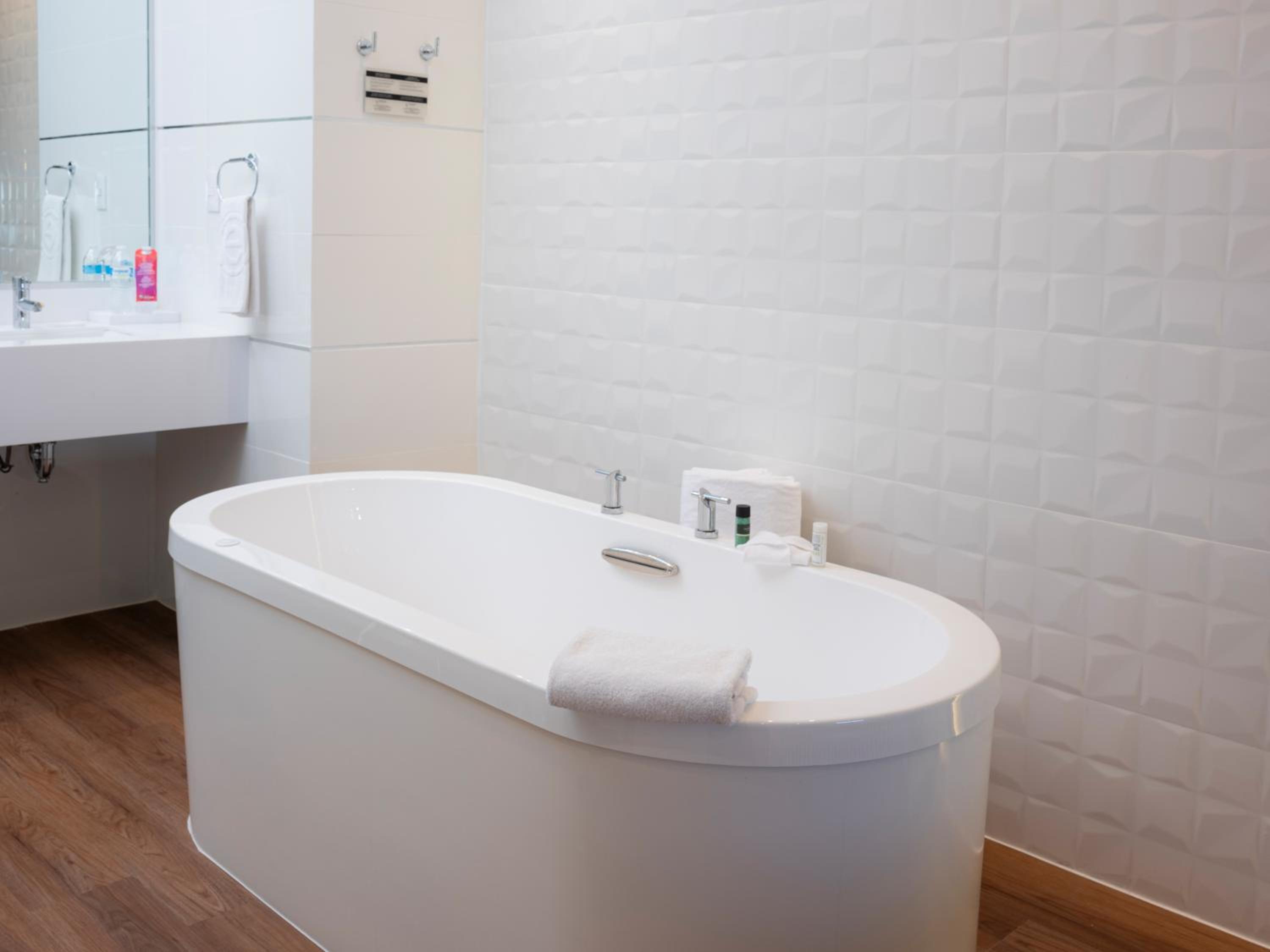 King Suite with Massage Sofa Bed and Hot Tub - Photo 3