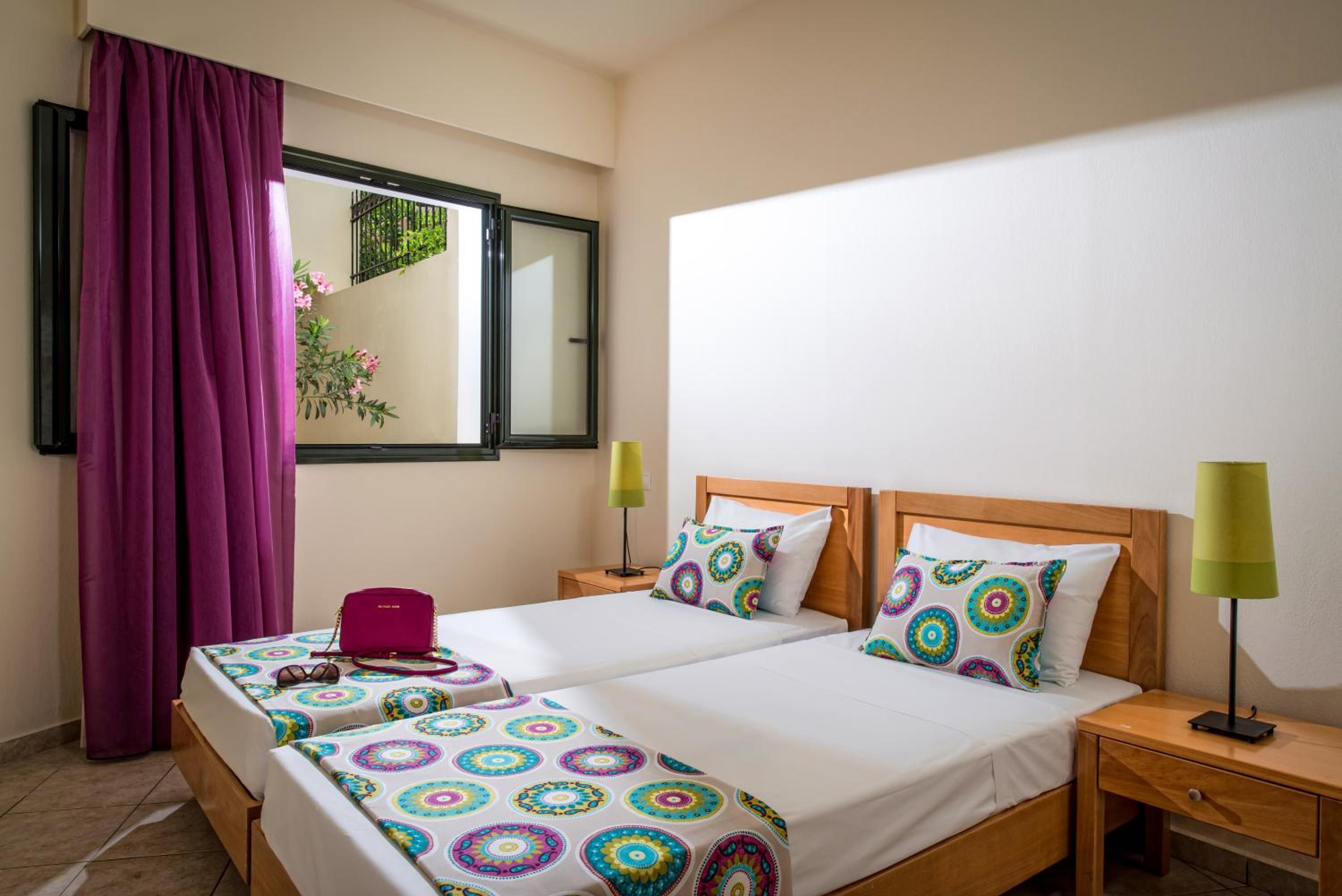 Superior 1-Bedroom Apartment with Pool View (4 Adults) photo 2