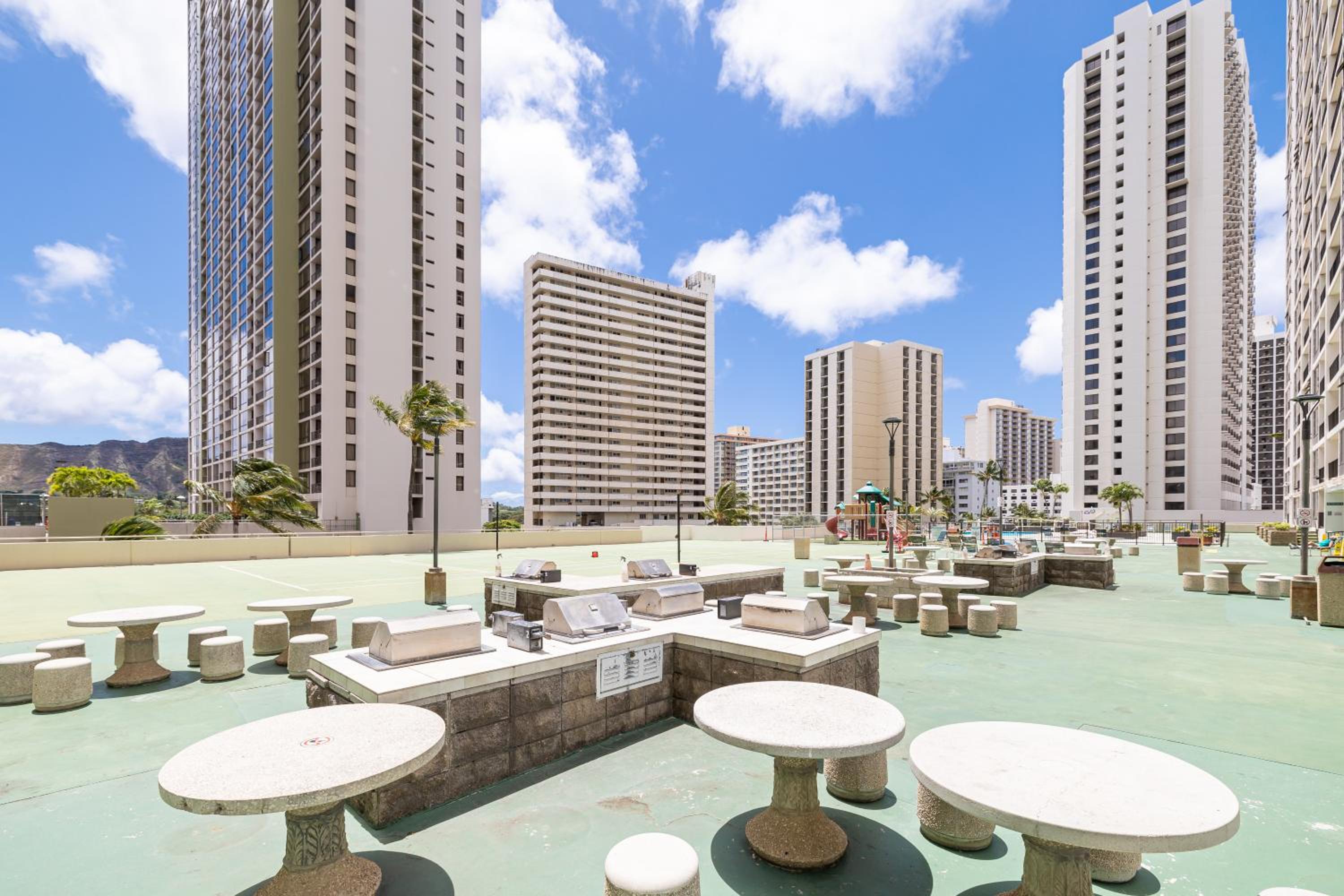 UNIQUE CONDO I Massive Patio I Modern 1BR Banyan I Washer Dryer I Free parking I 5' Beach: One-Bedroom Apartment photo