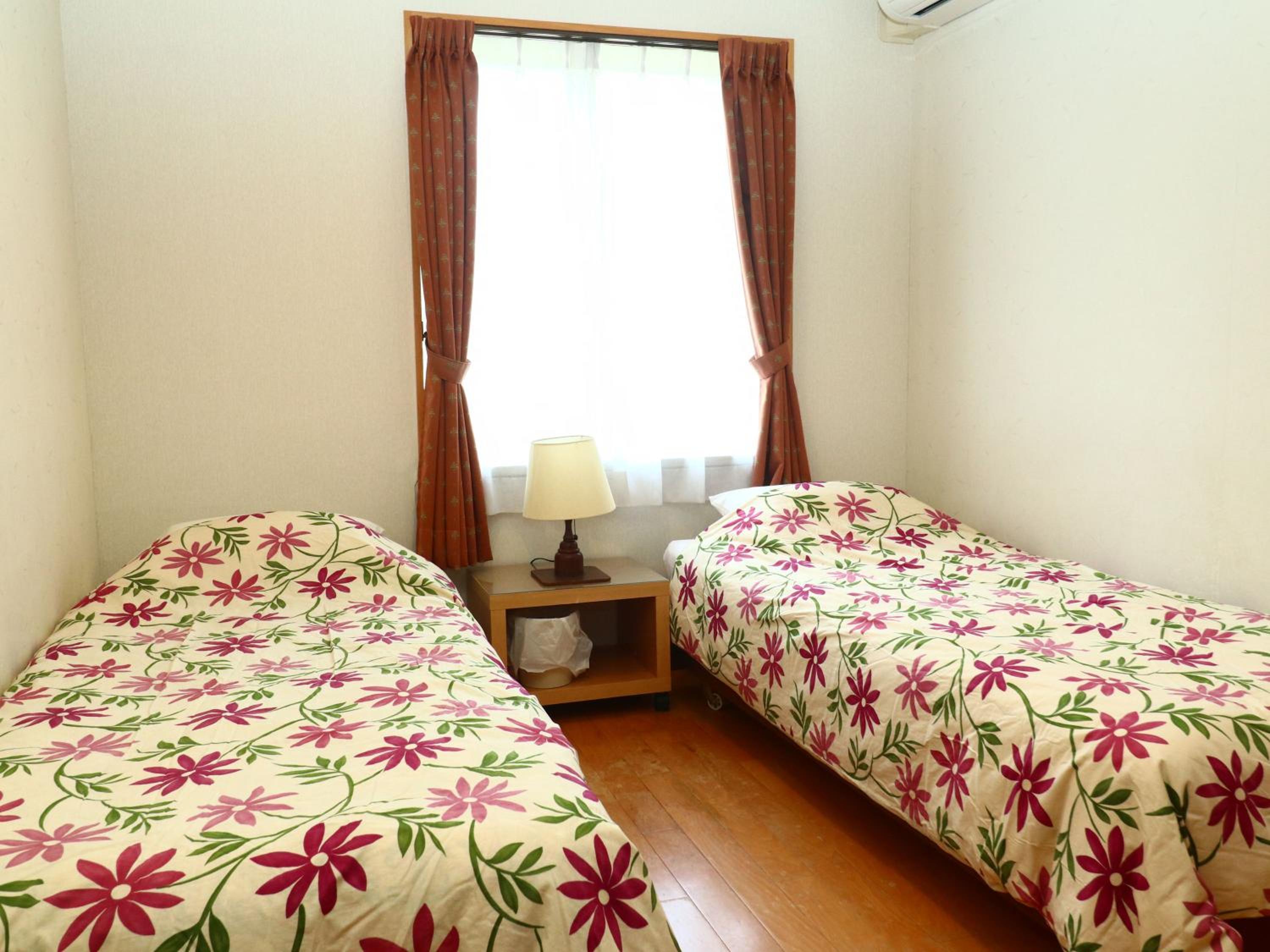 Standard Twin Room with Mountain View photo 1