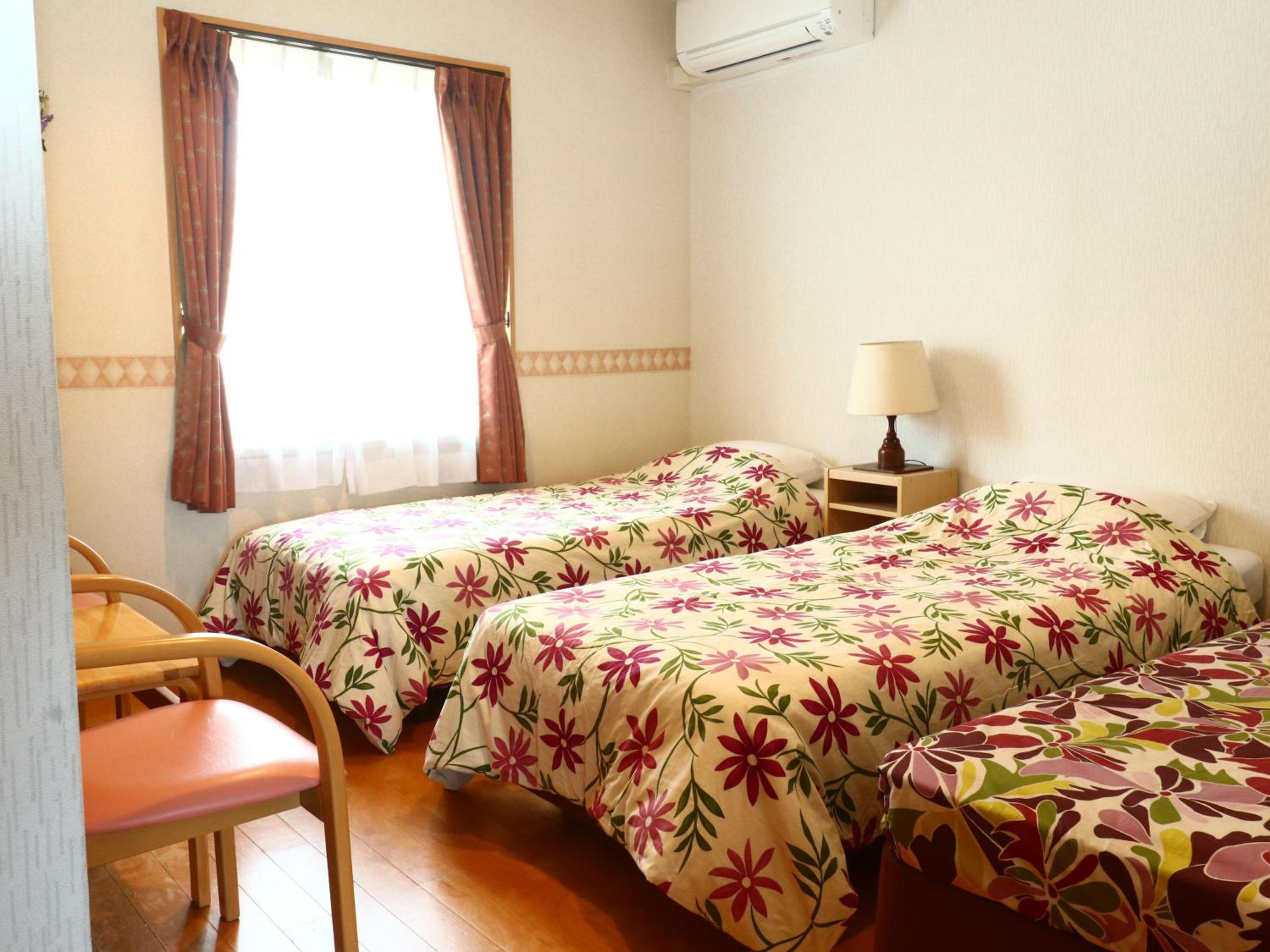 Standard Twin Room with Mountain View photo 1