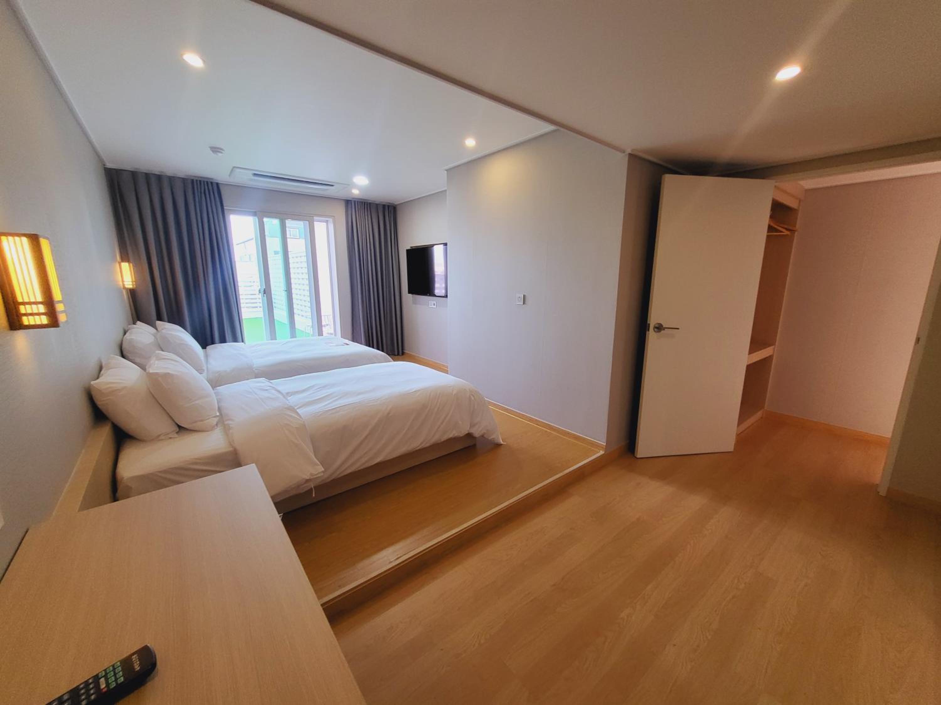 Large Twin Room
