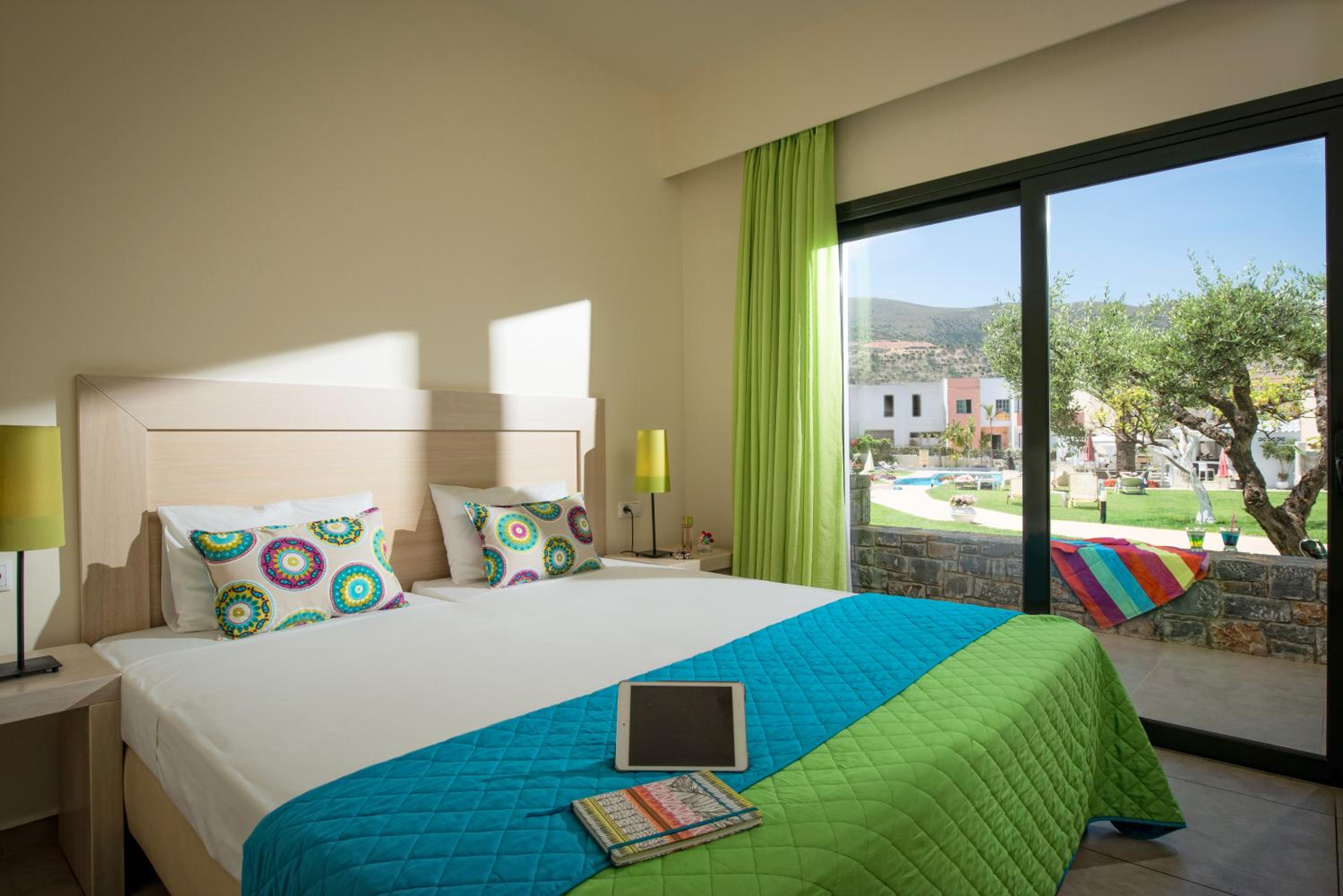 Deluxe 1-Bedroom Apartment (4 Adults)