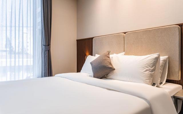 Deluxe Double Room - Photo 10