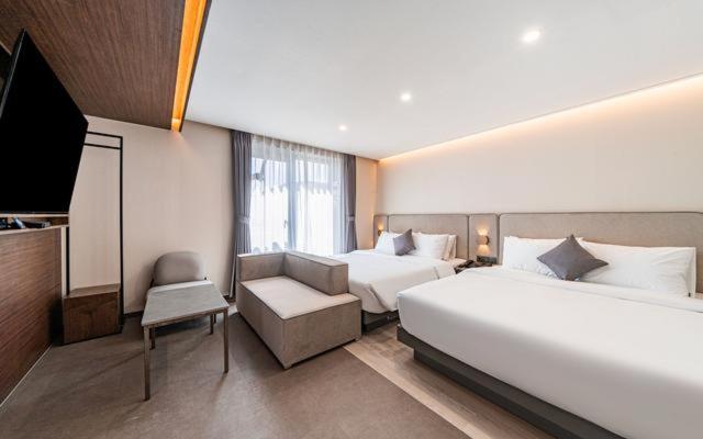 Twin Room - Photo 9
