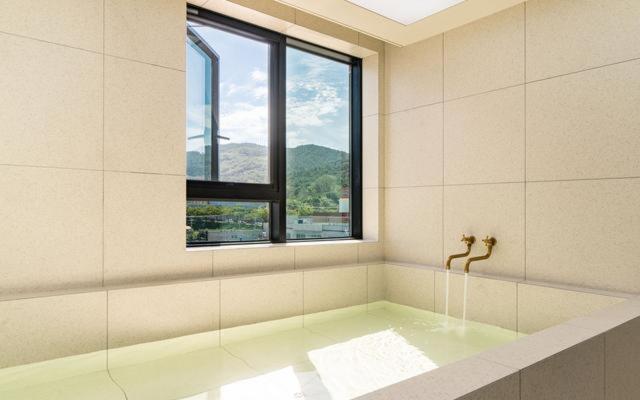 Family Room with Private Pool - Photo 4