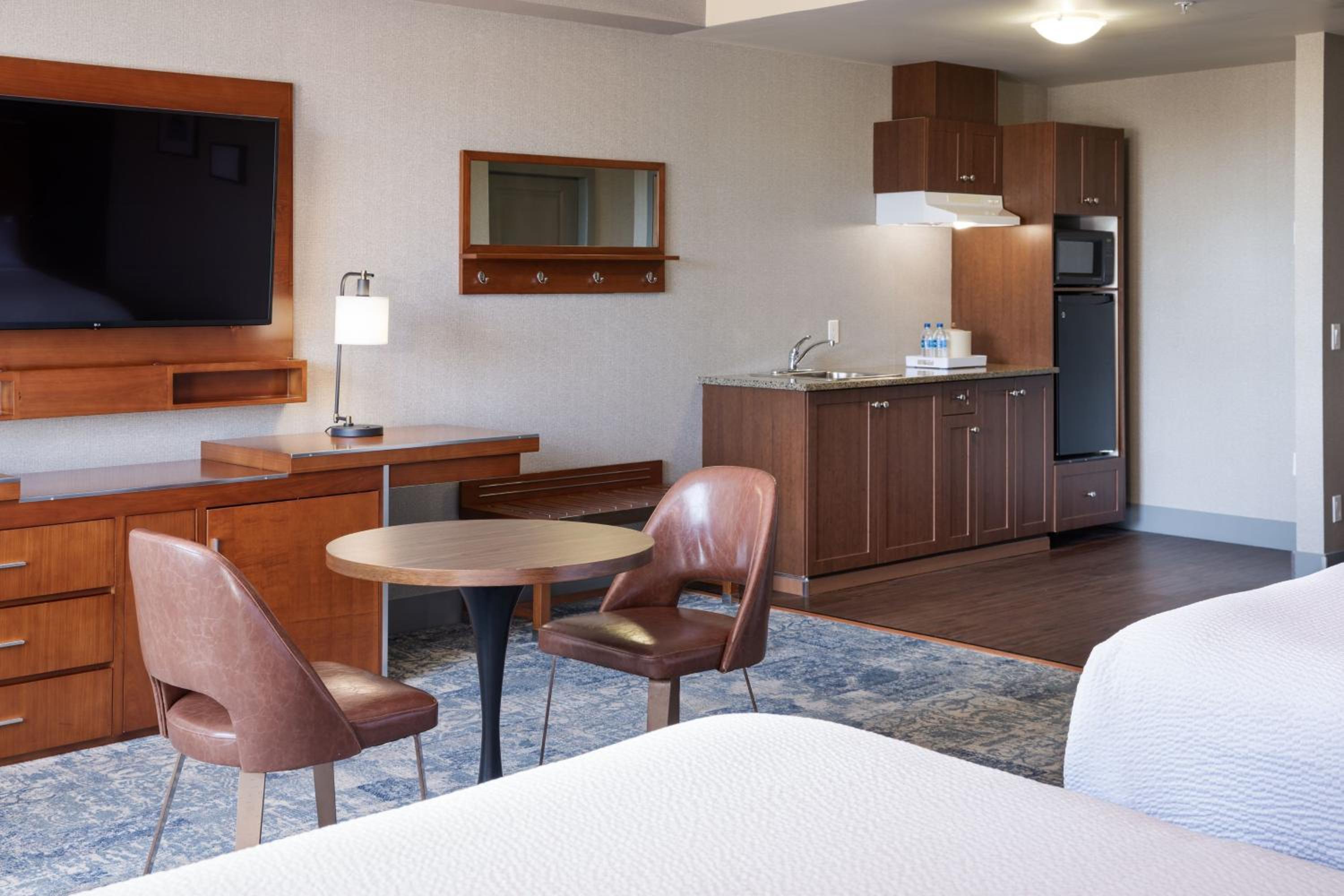 Junior Suite, 2 Queen  - Photo 3