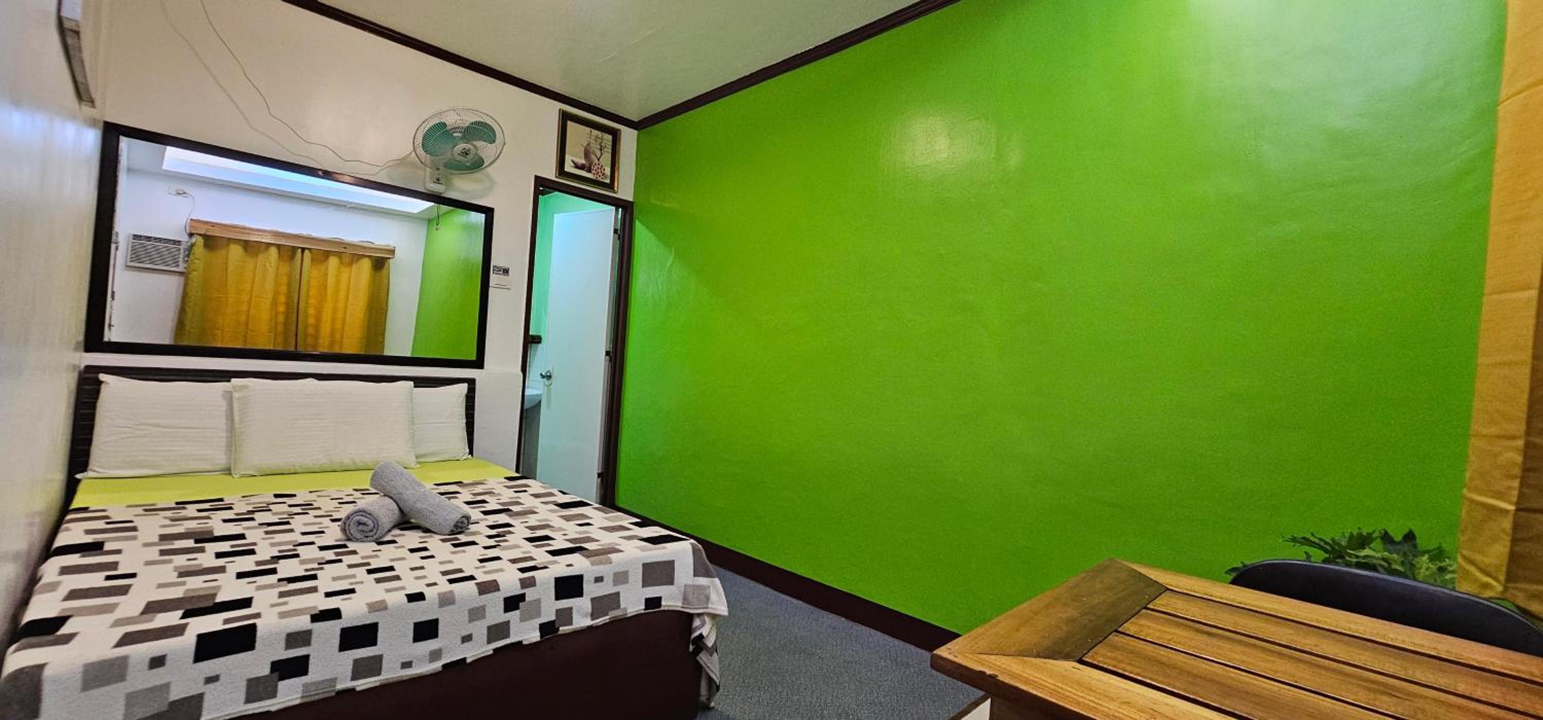 Double Room with Private Bathroom - Photo 5