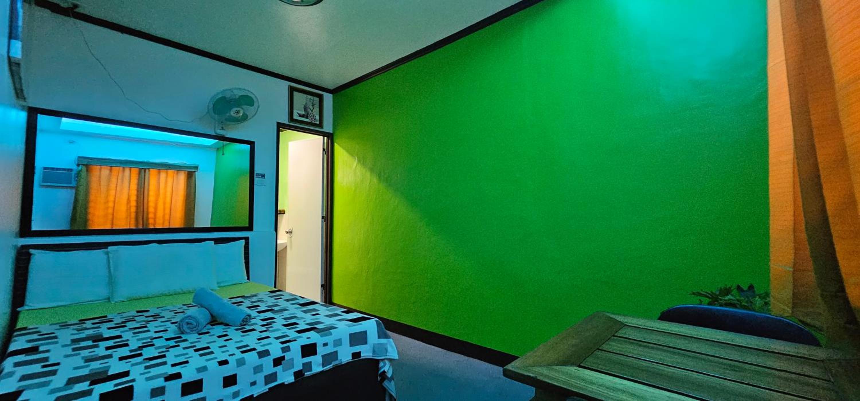 Double Room with Private Bathroom - Photo 4