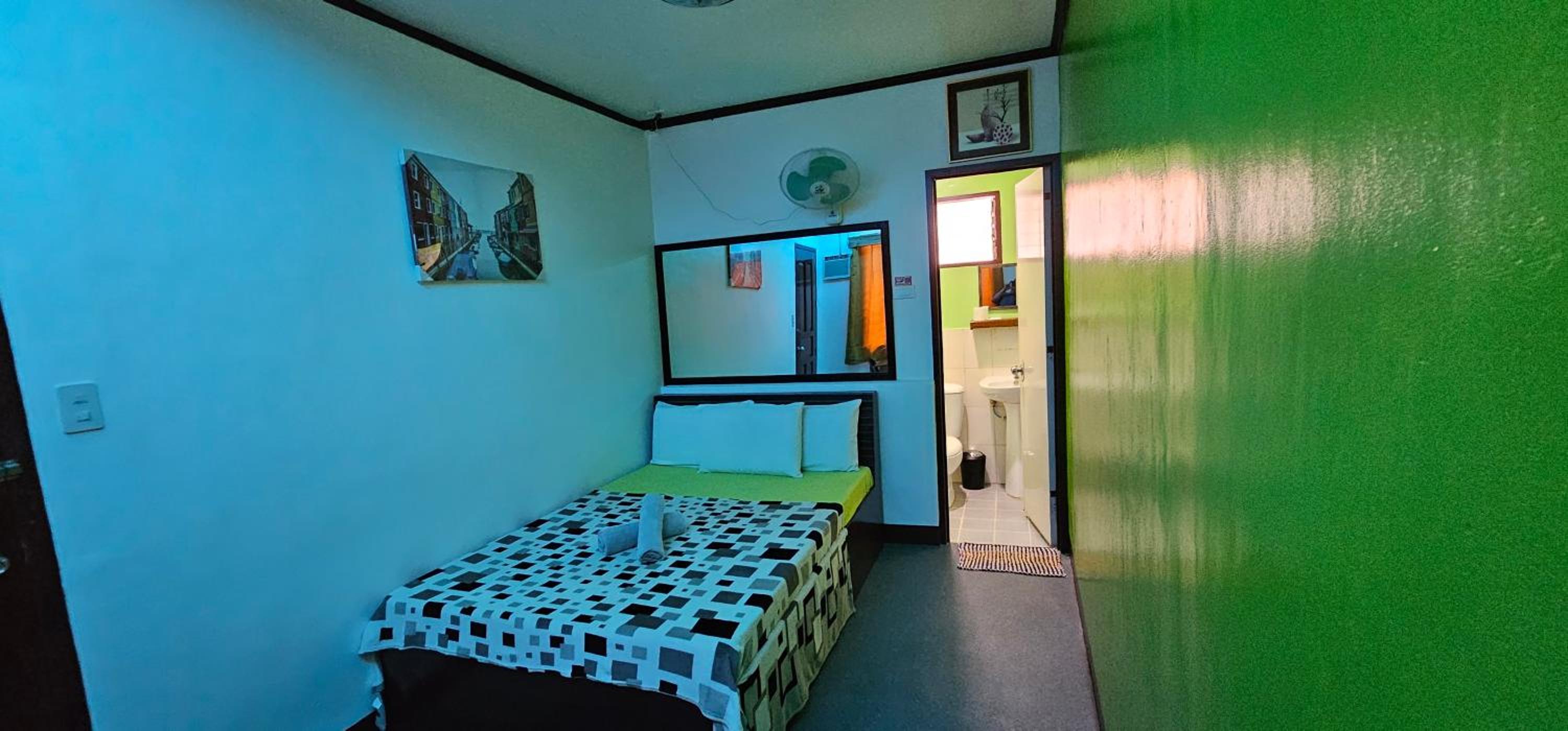 Double Room with Private Bathroom - Photo 3