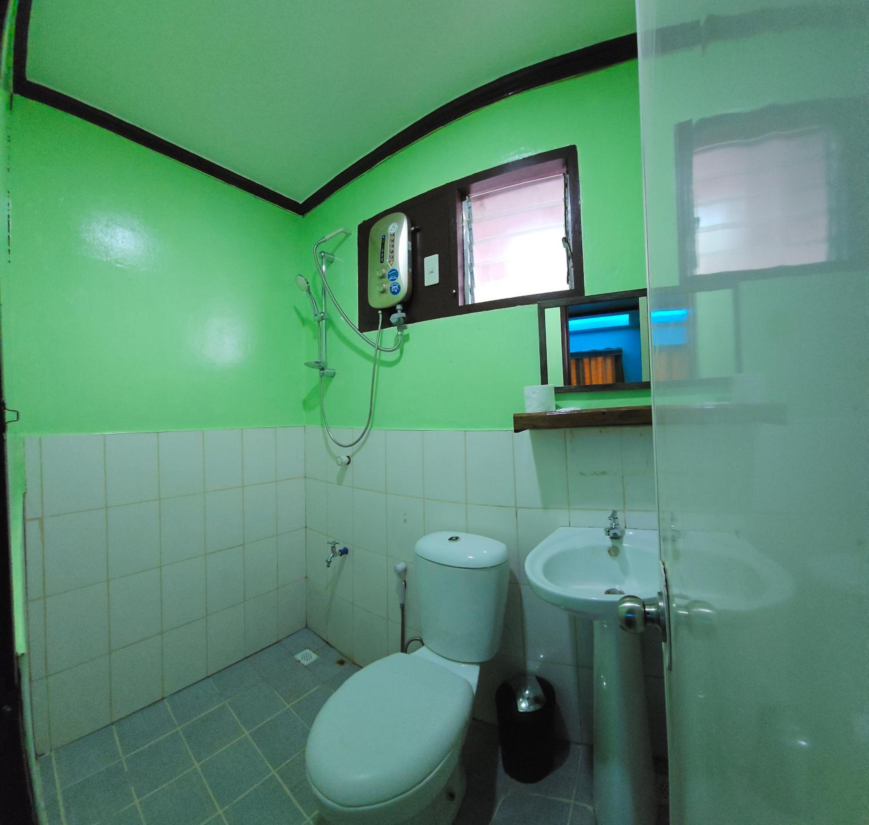Double Room with Private Bathroom - Photo 2
