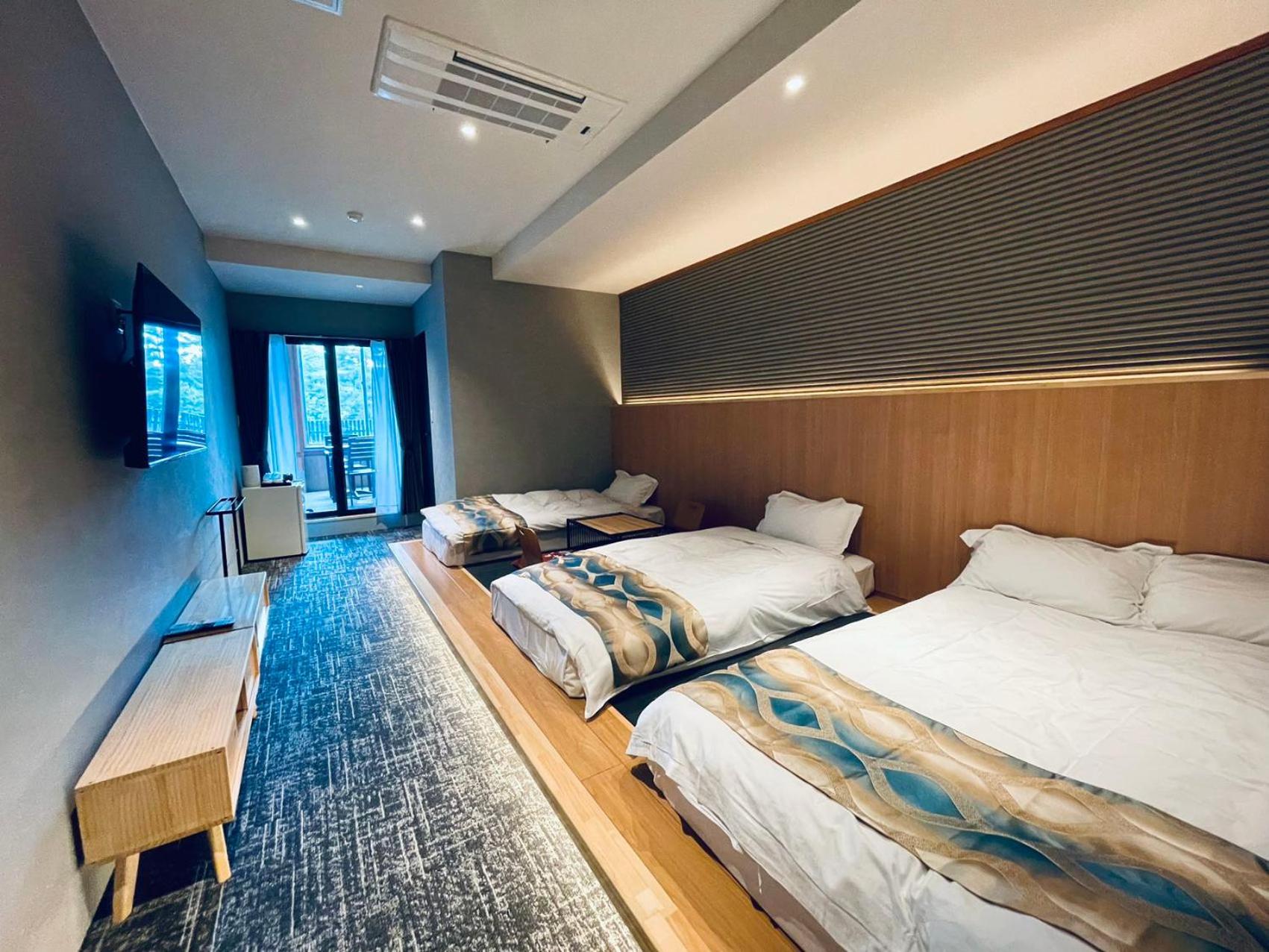 Quadruple Room with Private Bathroom - Photo 1