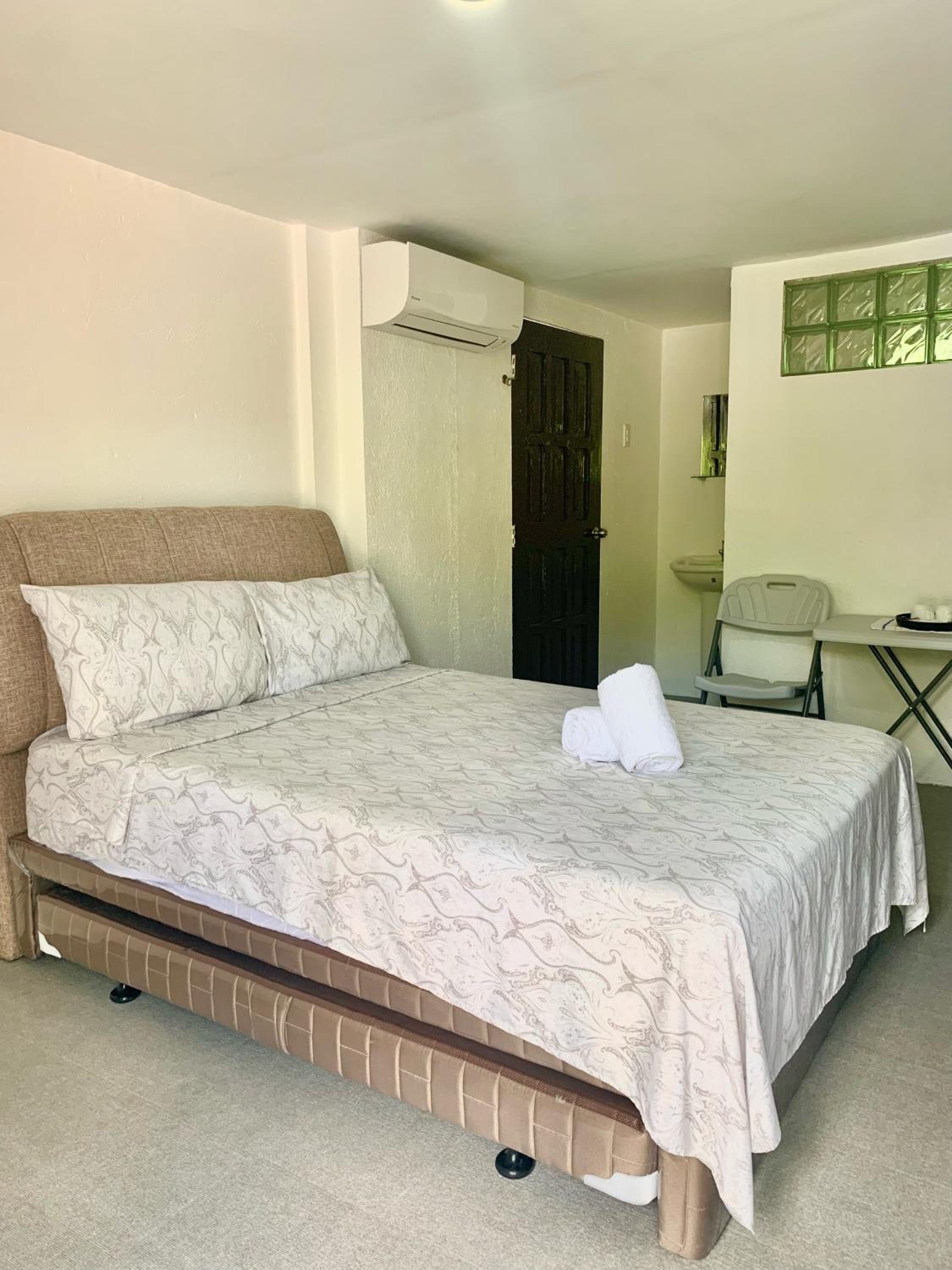 Deluxe Double Room - Photo 11