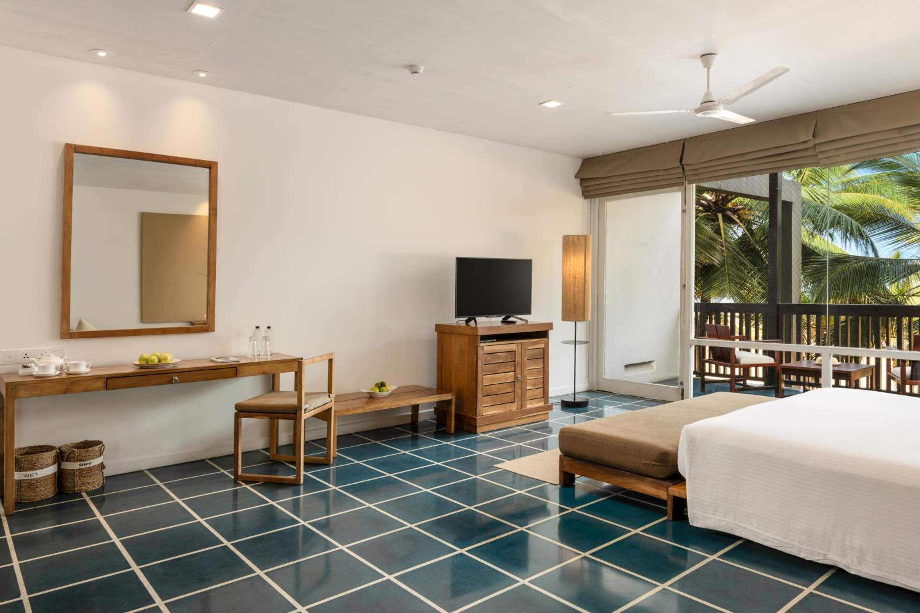 Super Deluxe Twin Room with Sea view - 15% off at Center Point, Black Coral & 10% off at Seaside Social restaurants