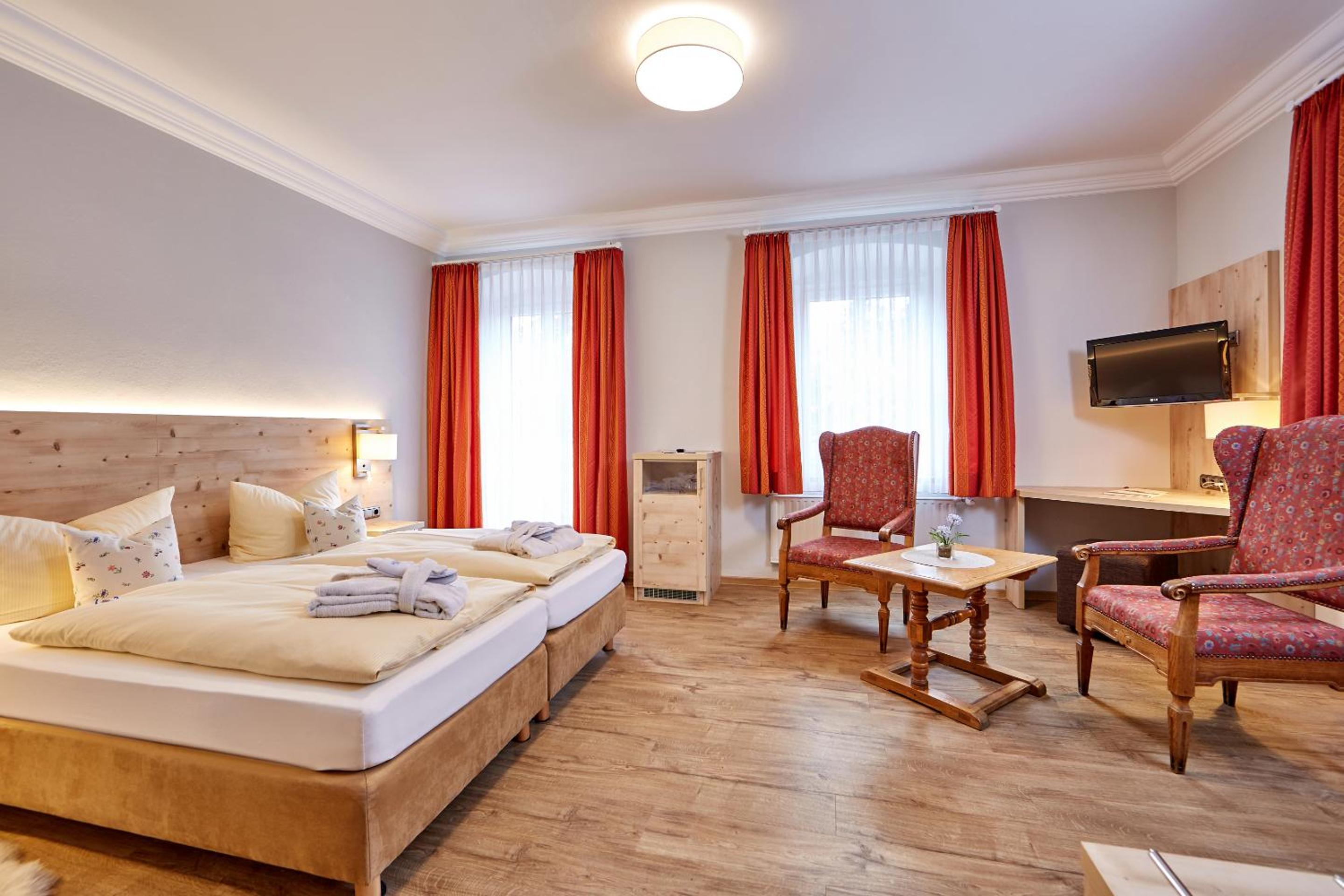 Deluxe Double Room with Balcony - Photo 1