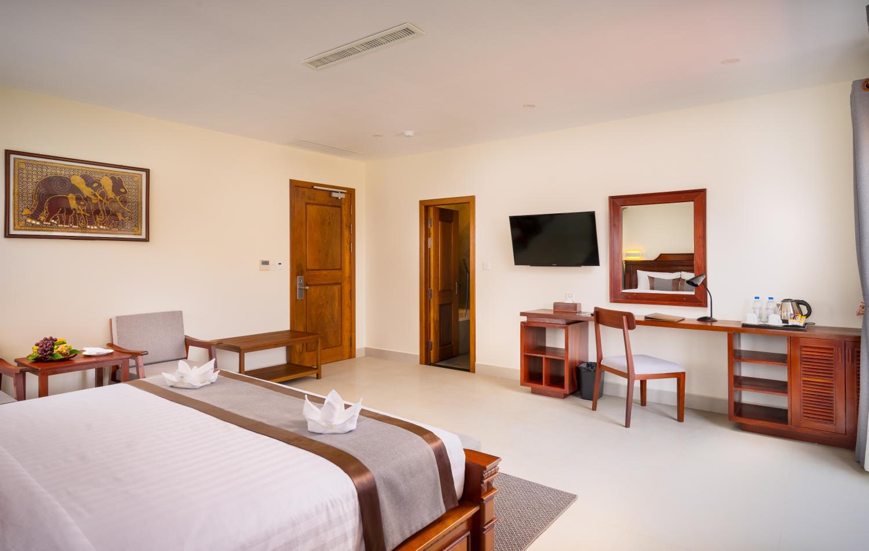 Mony Reach Suite With Balcony - Photo 5