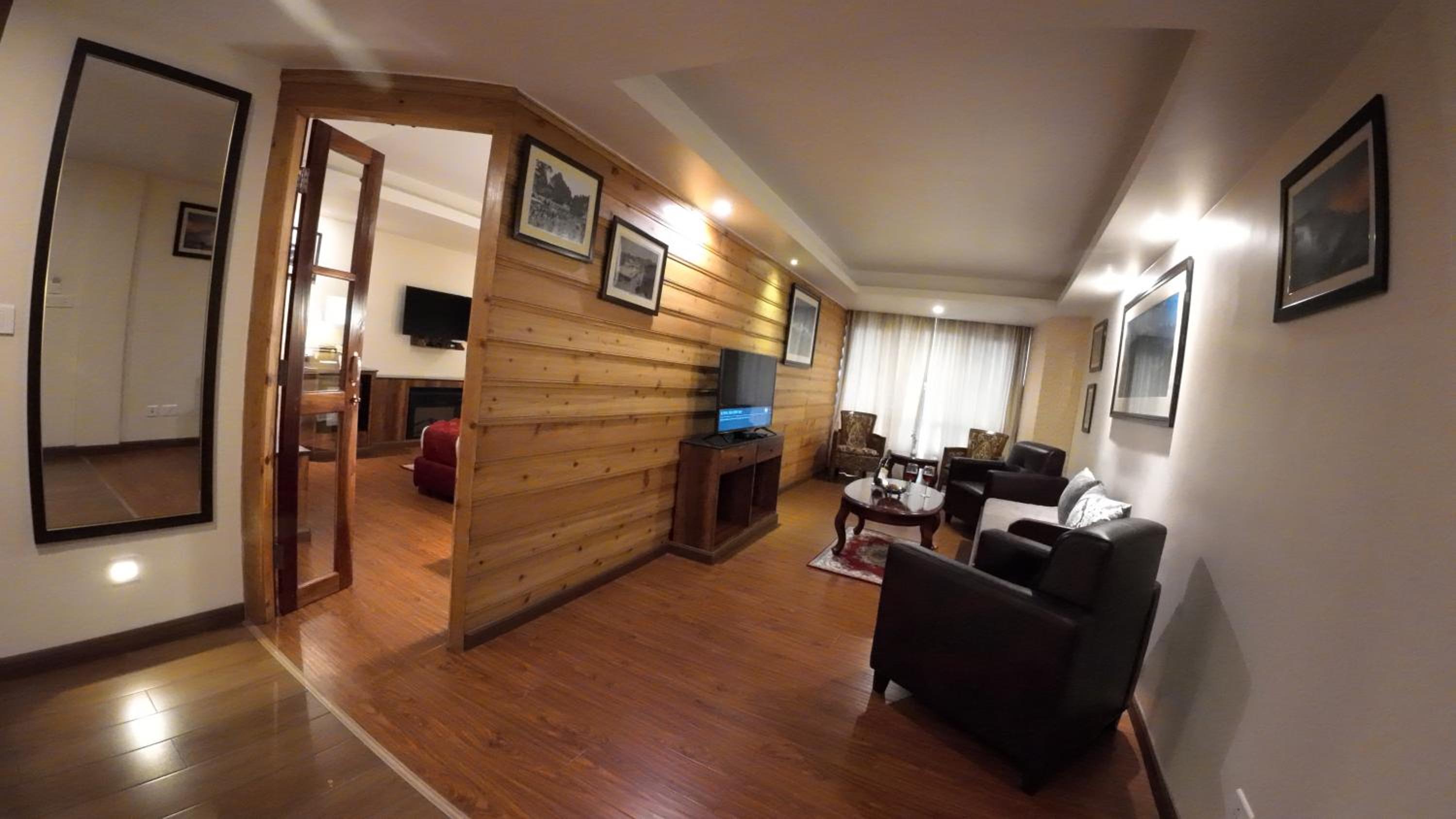 Deluxe Room - Photo 5