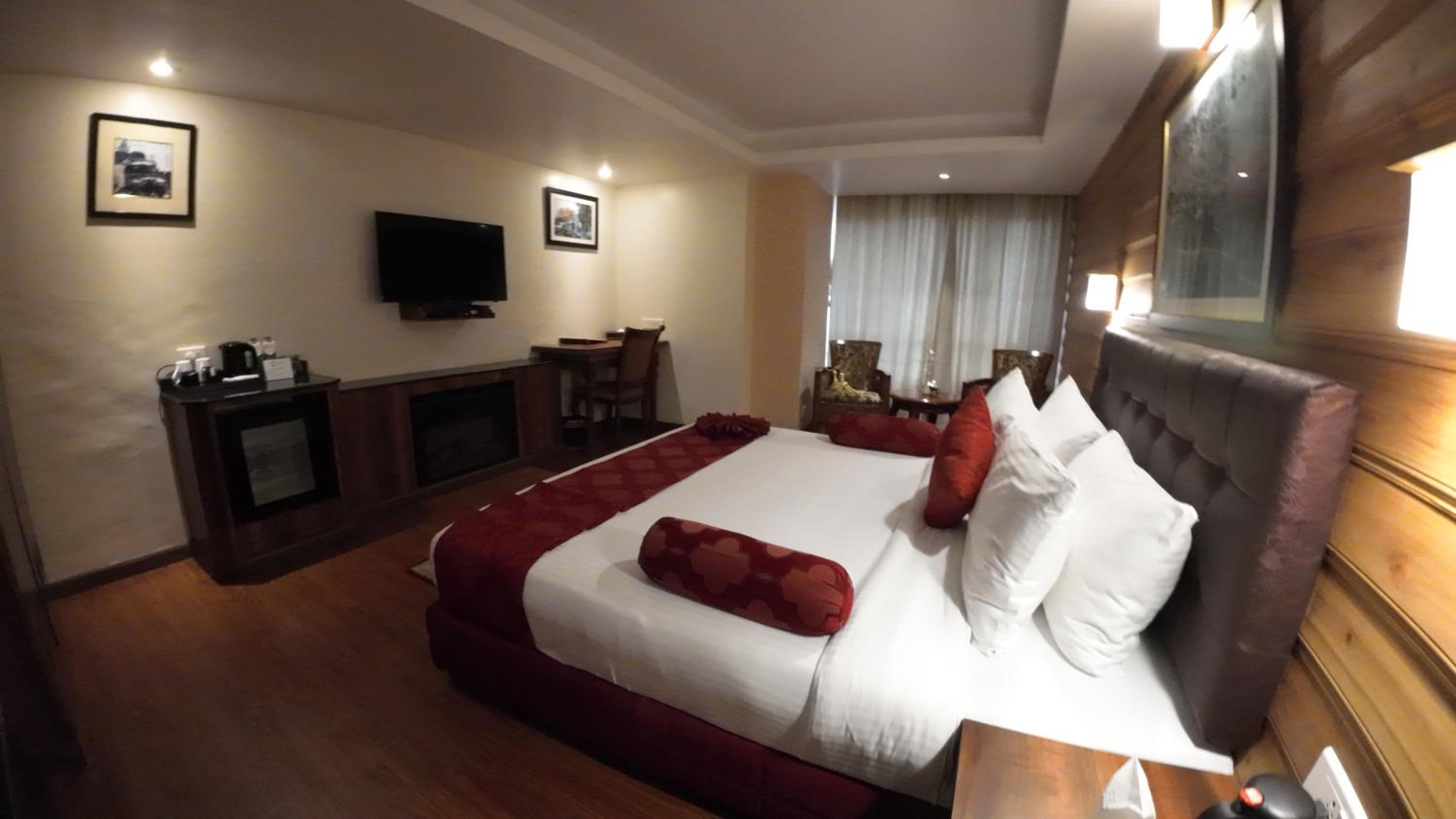 Deluxe Room - Photo 4