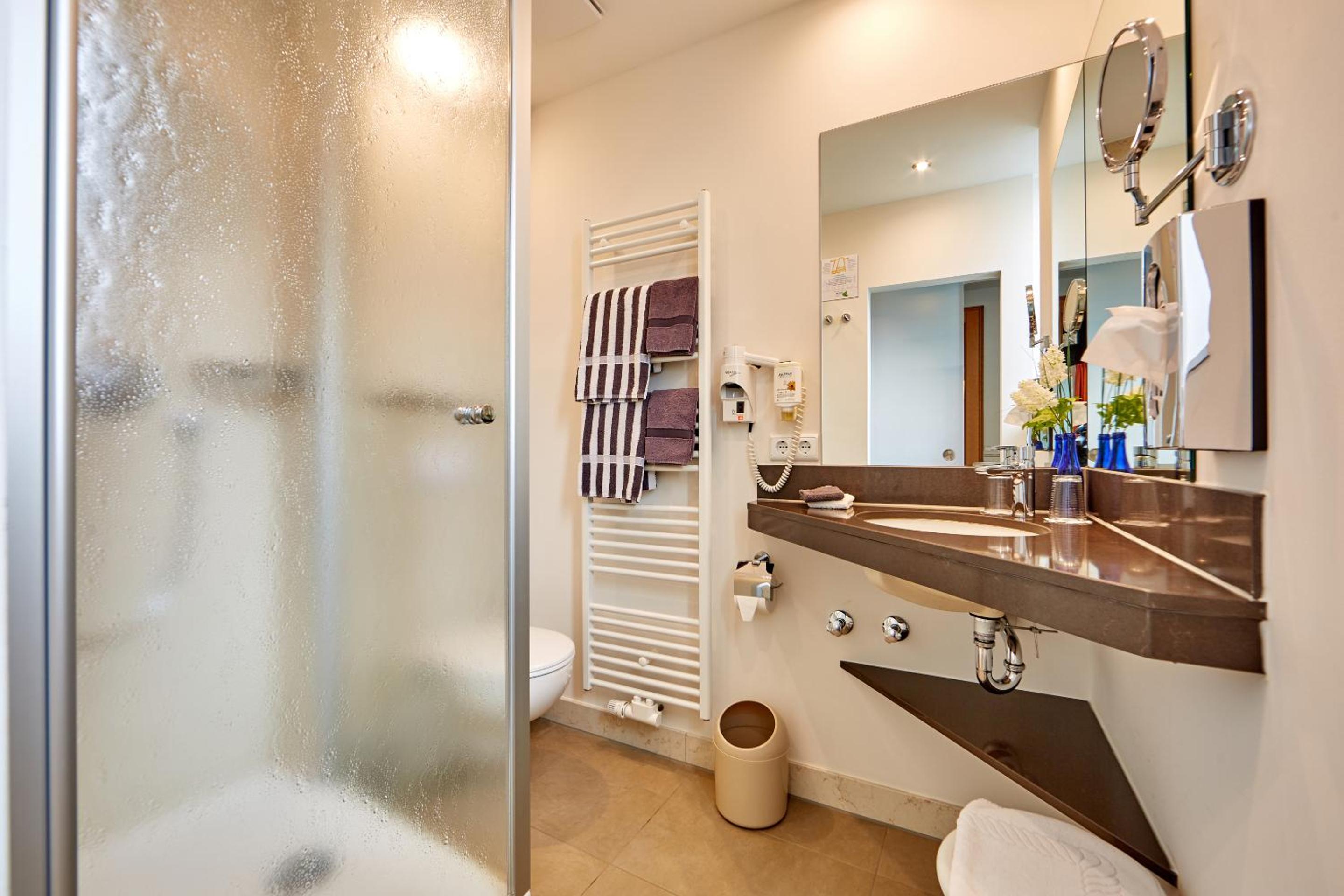 Deluxe Double Room with Balcony - Photo 7