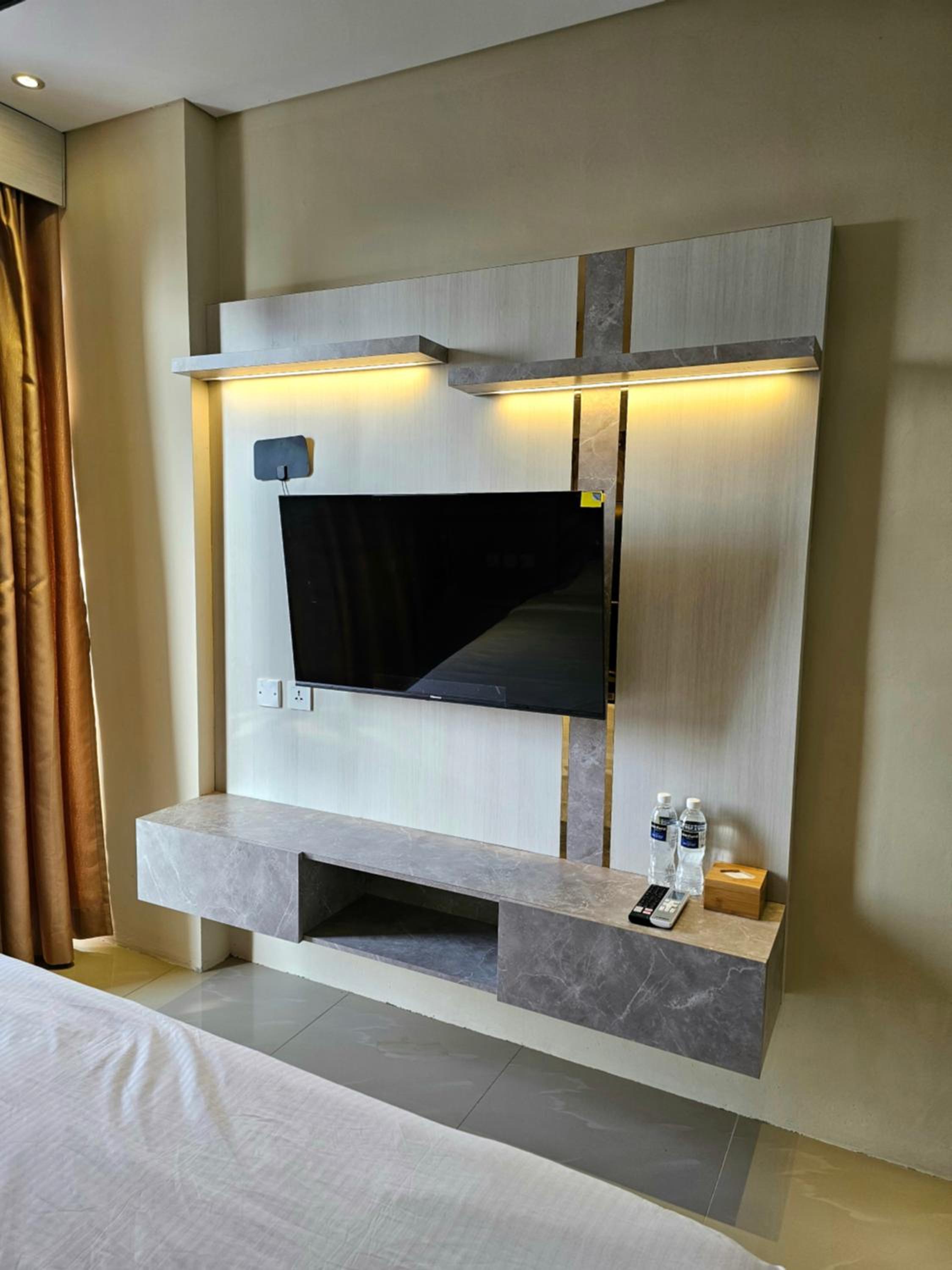 One-Bedroom Apartment - Photo 3