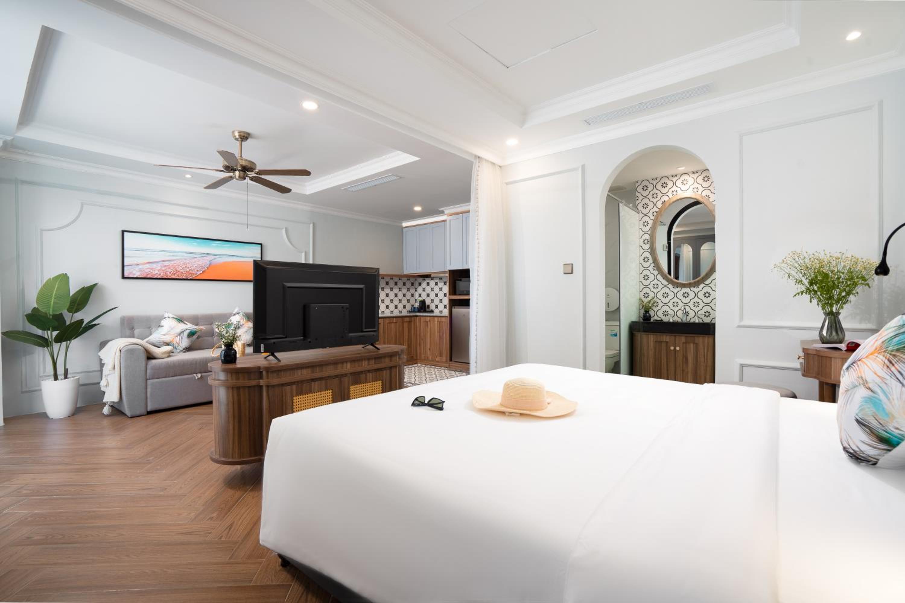 Deluxe Double Partial Sea View with Balcony photo 2
