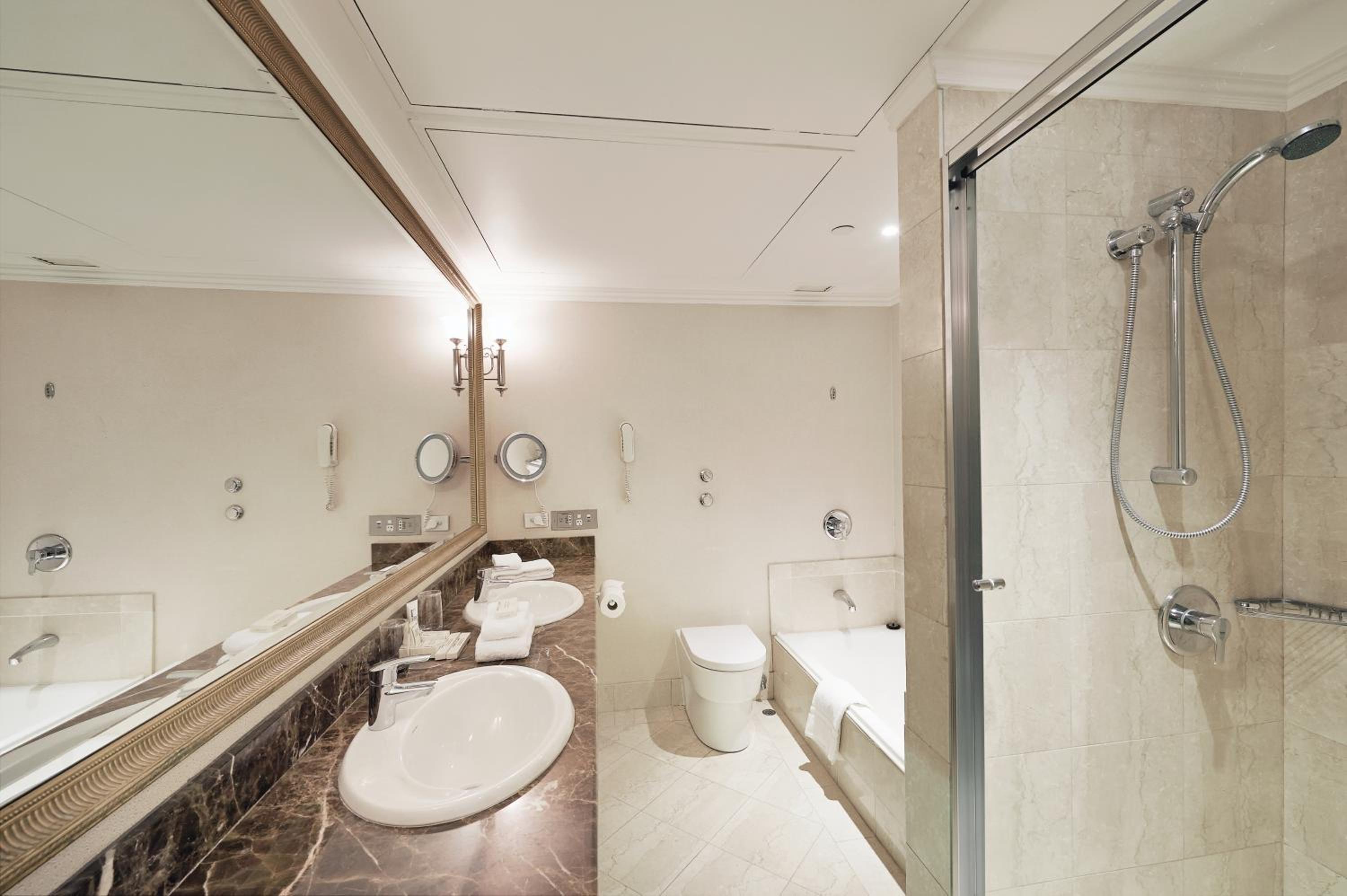 Executive King Suite - Photo 2