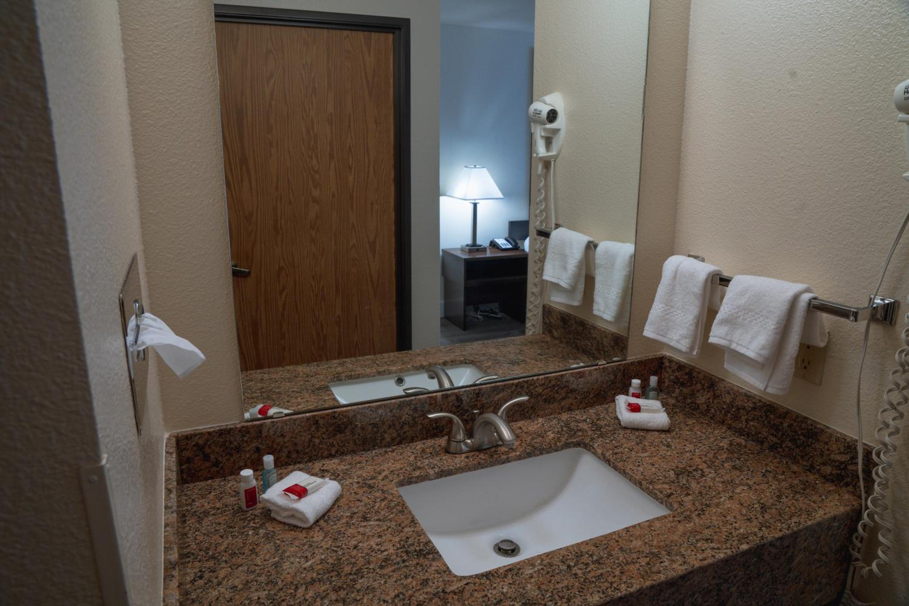 King Room - Non-Smoking - Photo 4