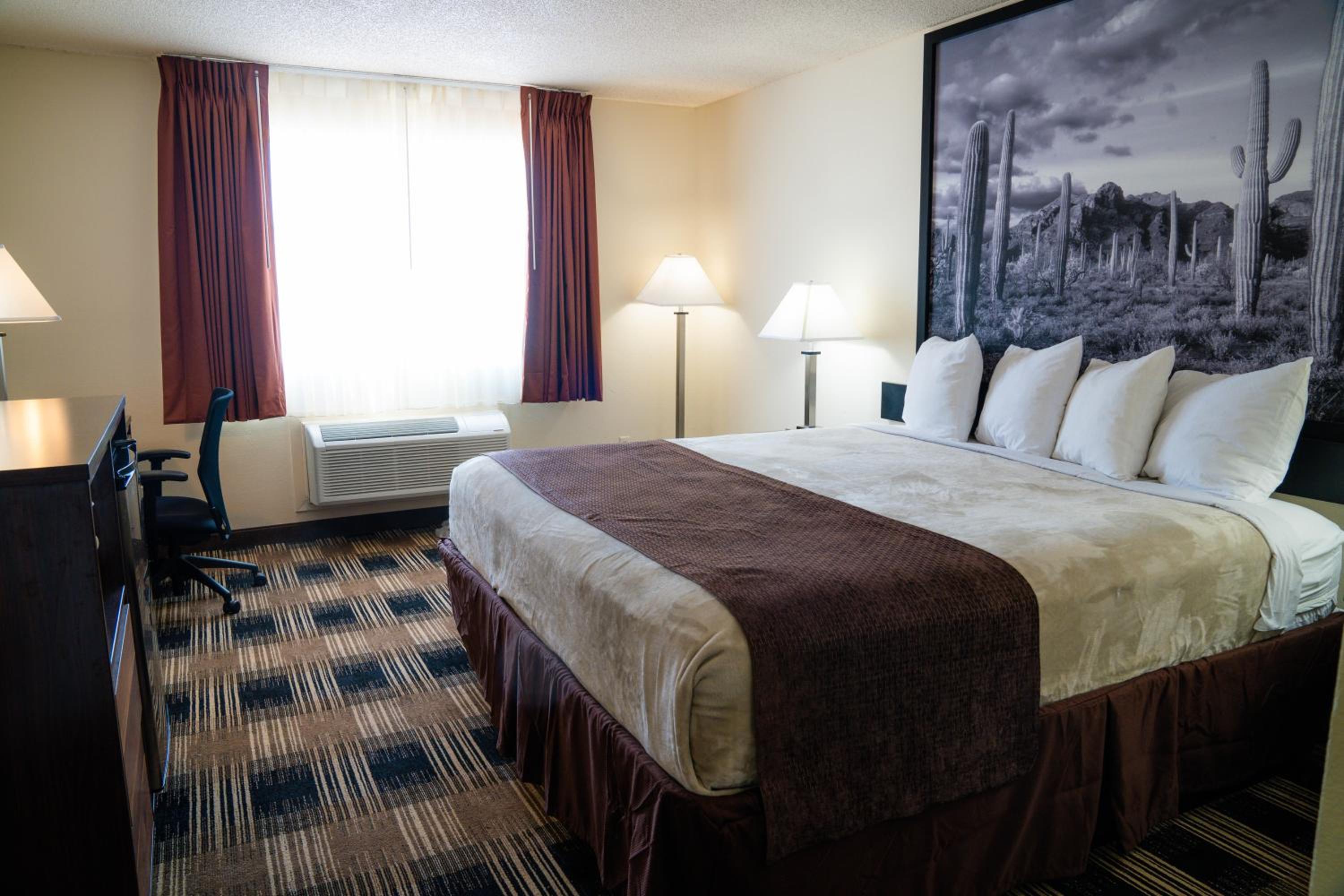 King Room - Non-Smoking - Photo 1