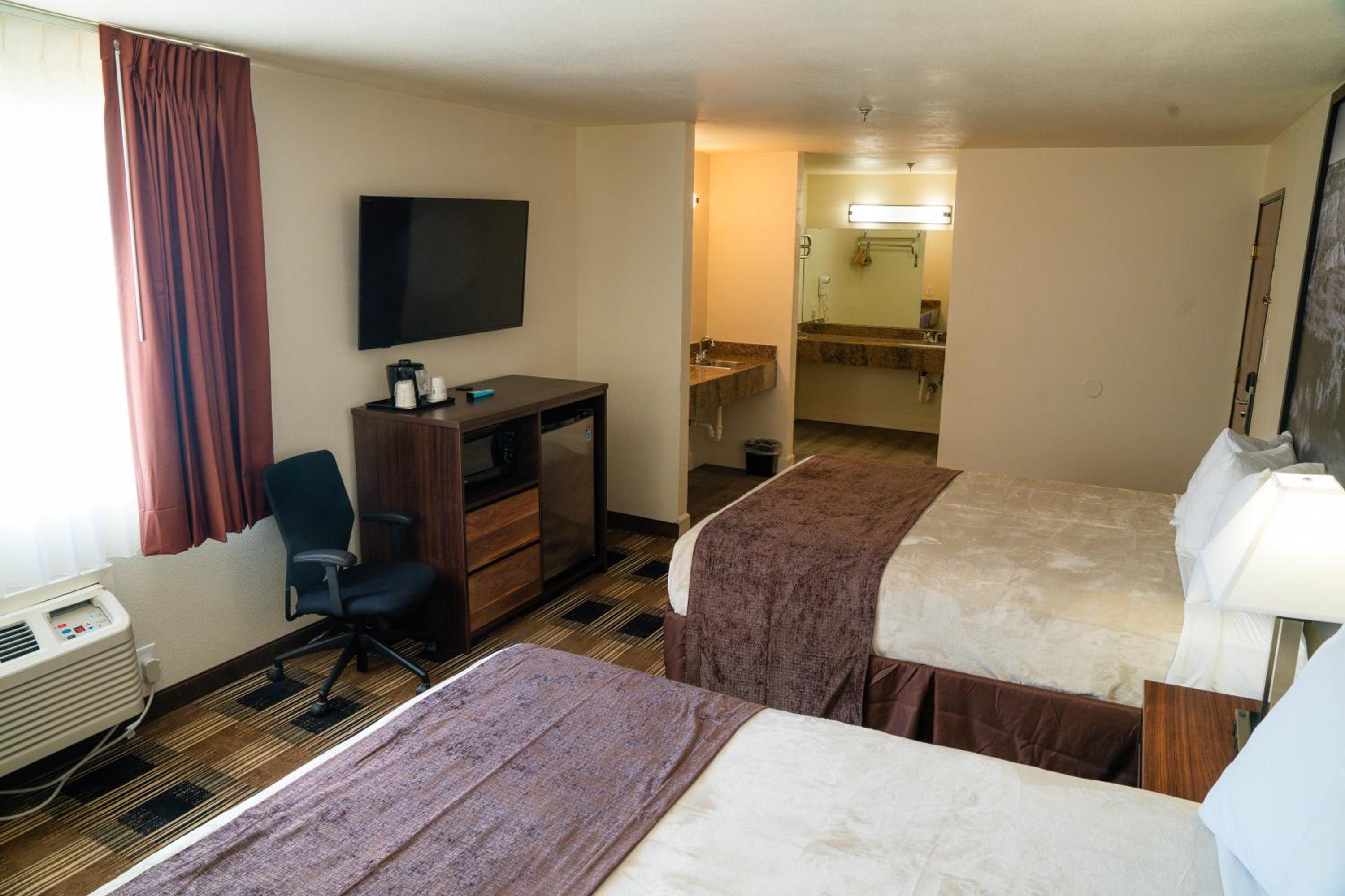 Studio Suite with Two Queen Beds - Non-Smoking - Photo 3
