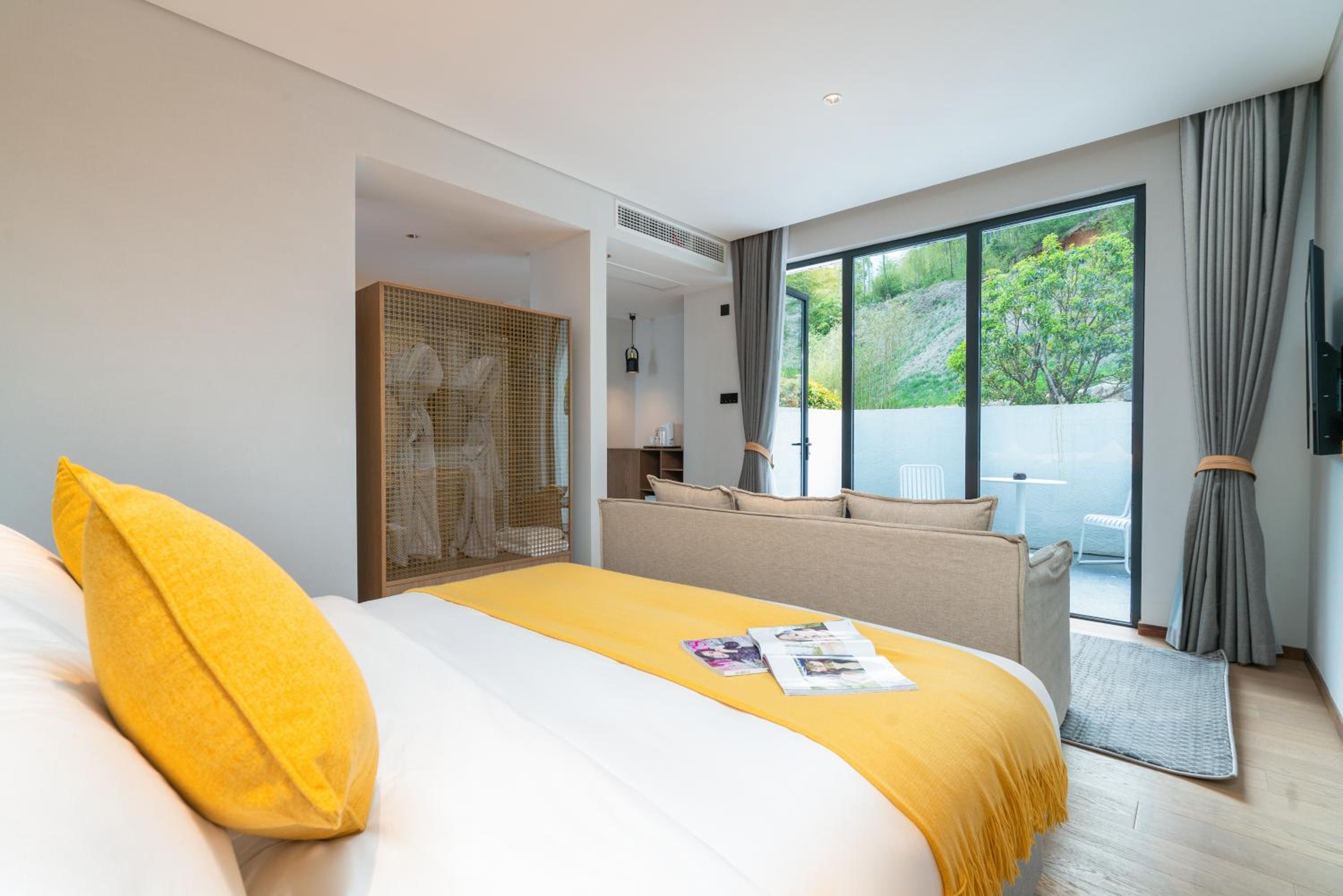 Courtyard King Room photo 1
