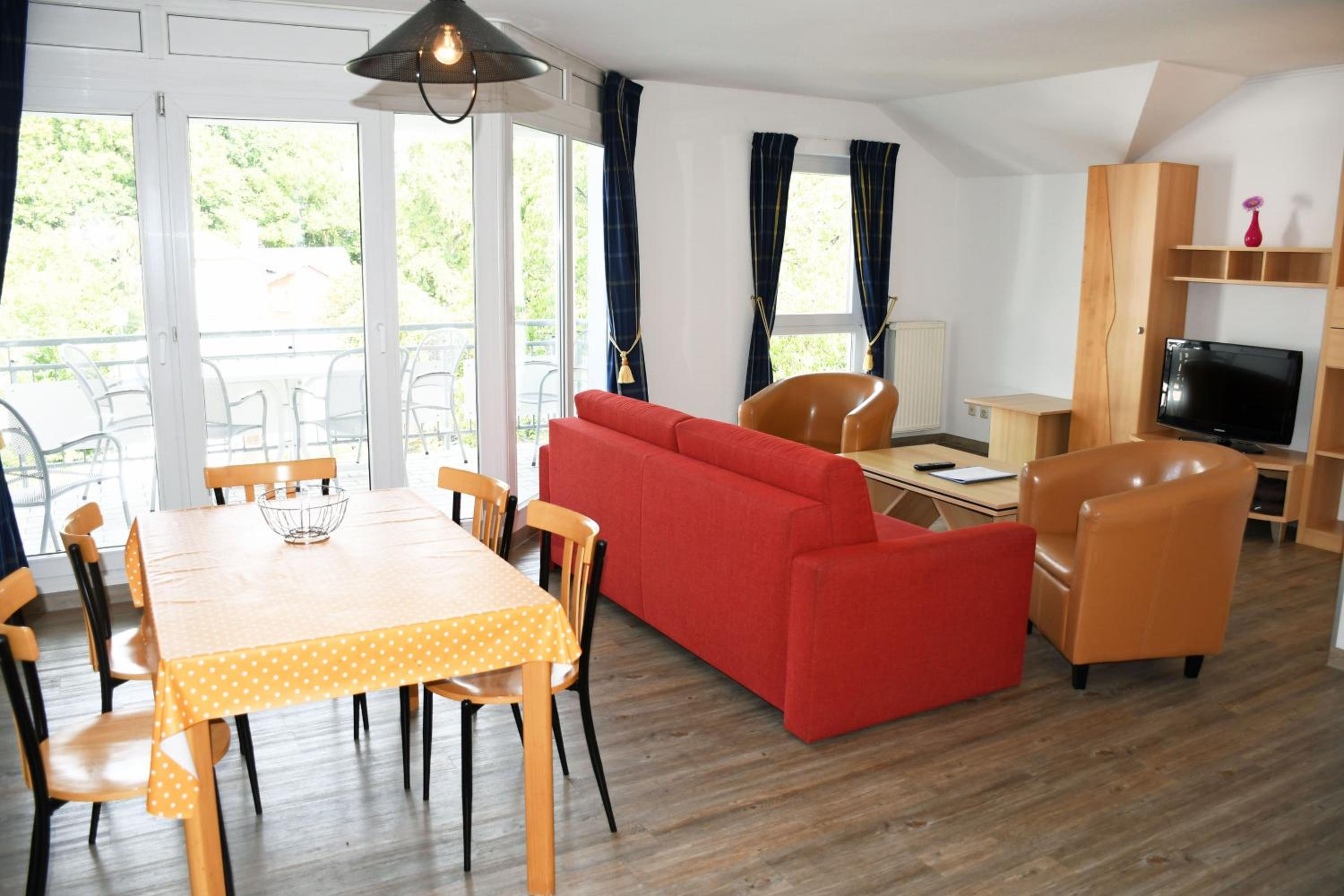 Two-Bedroom Apartment with Balcony photo 3