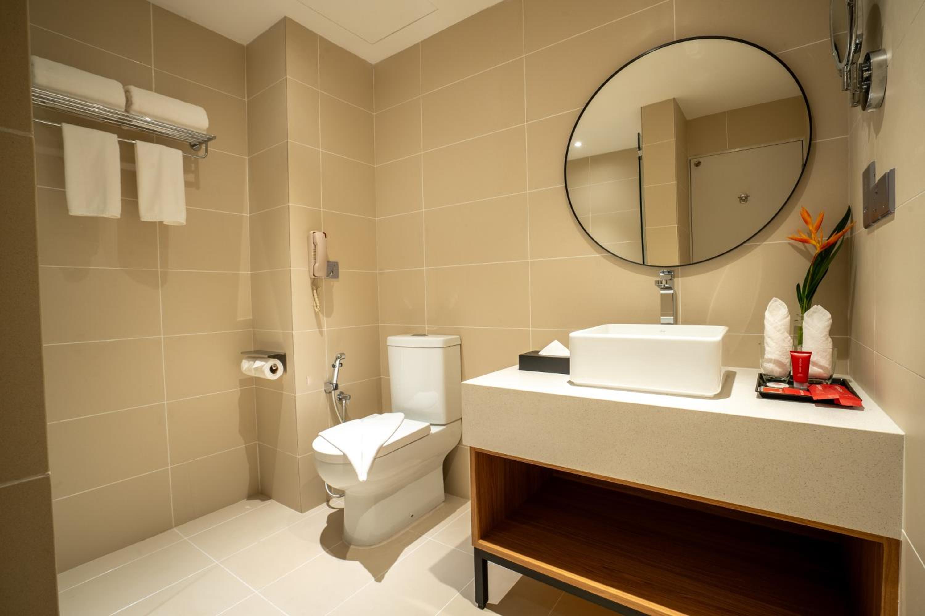 Deluxe King Room - Photo 4