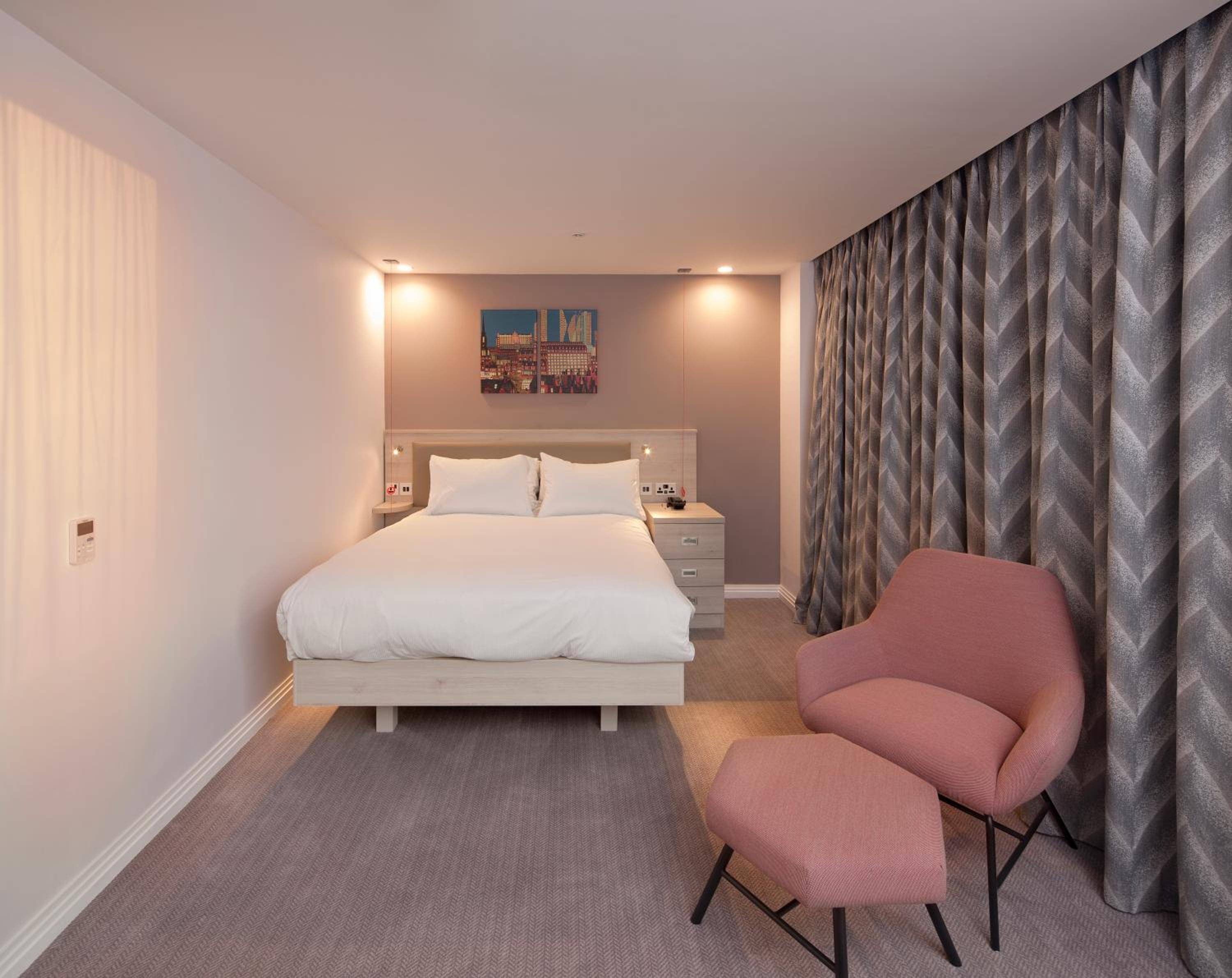 Queen Room - Accessible - Photo 3