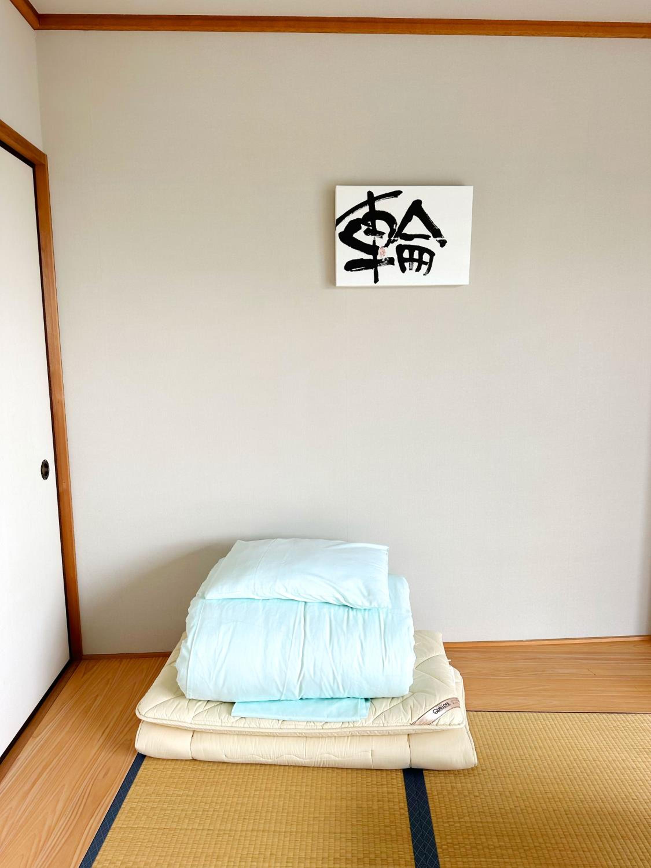 Japanese-Style Family Room with Toilet  photo 2