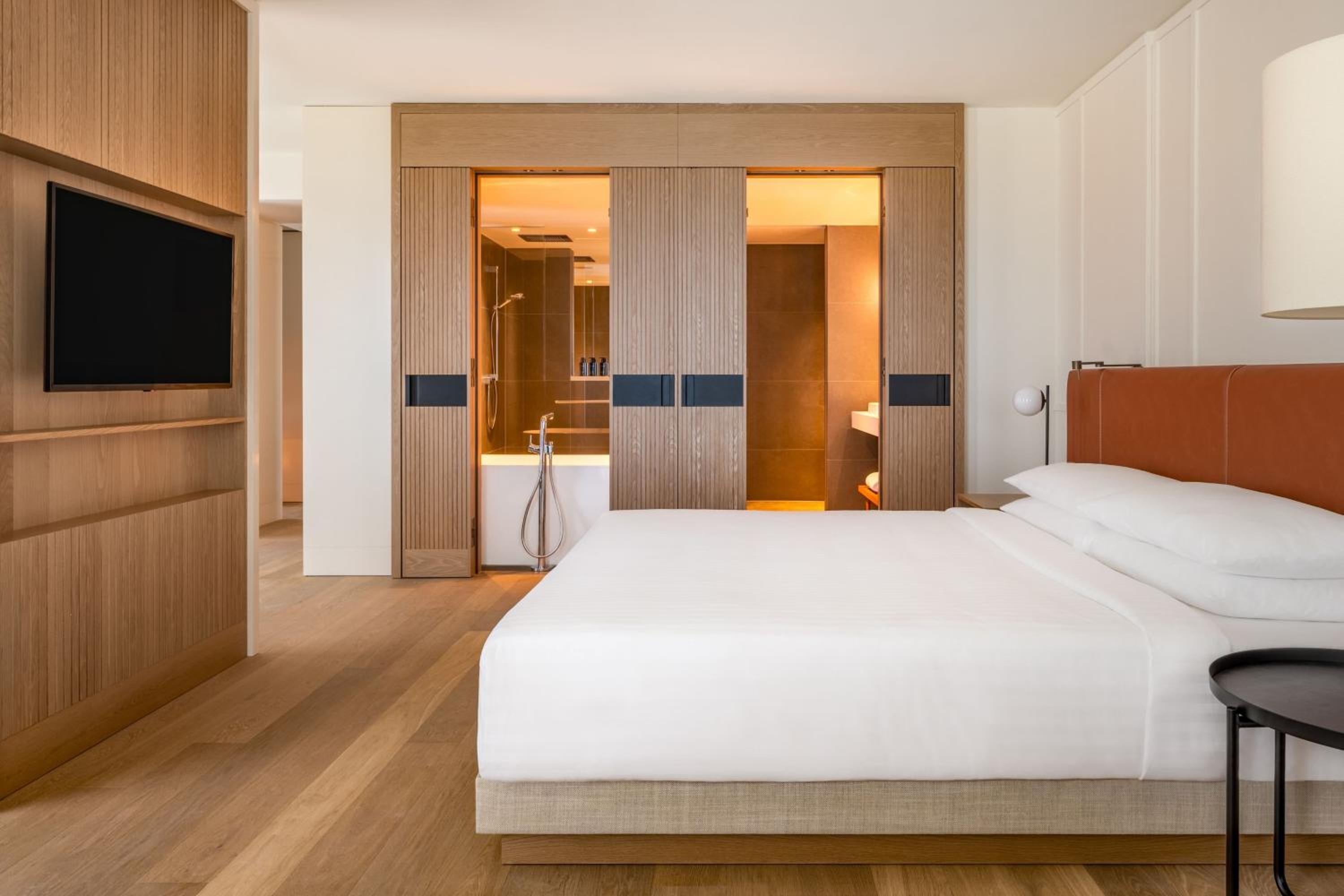 Premium King Suite - Club Lounge Access